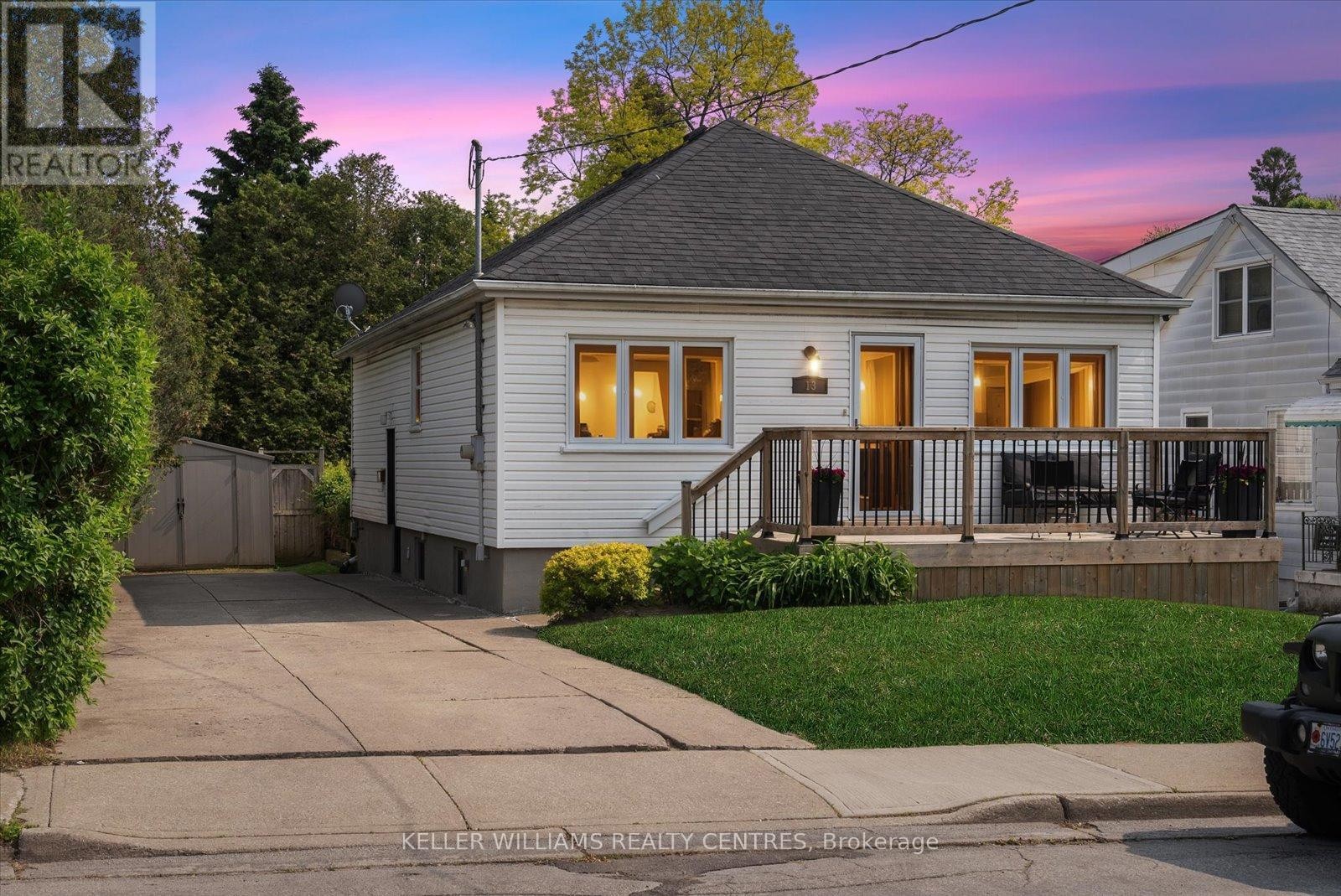












13 VILLA ROAD

,
Toronto (Long Branch),




Ontario
M8W1M4

