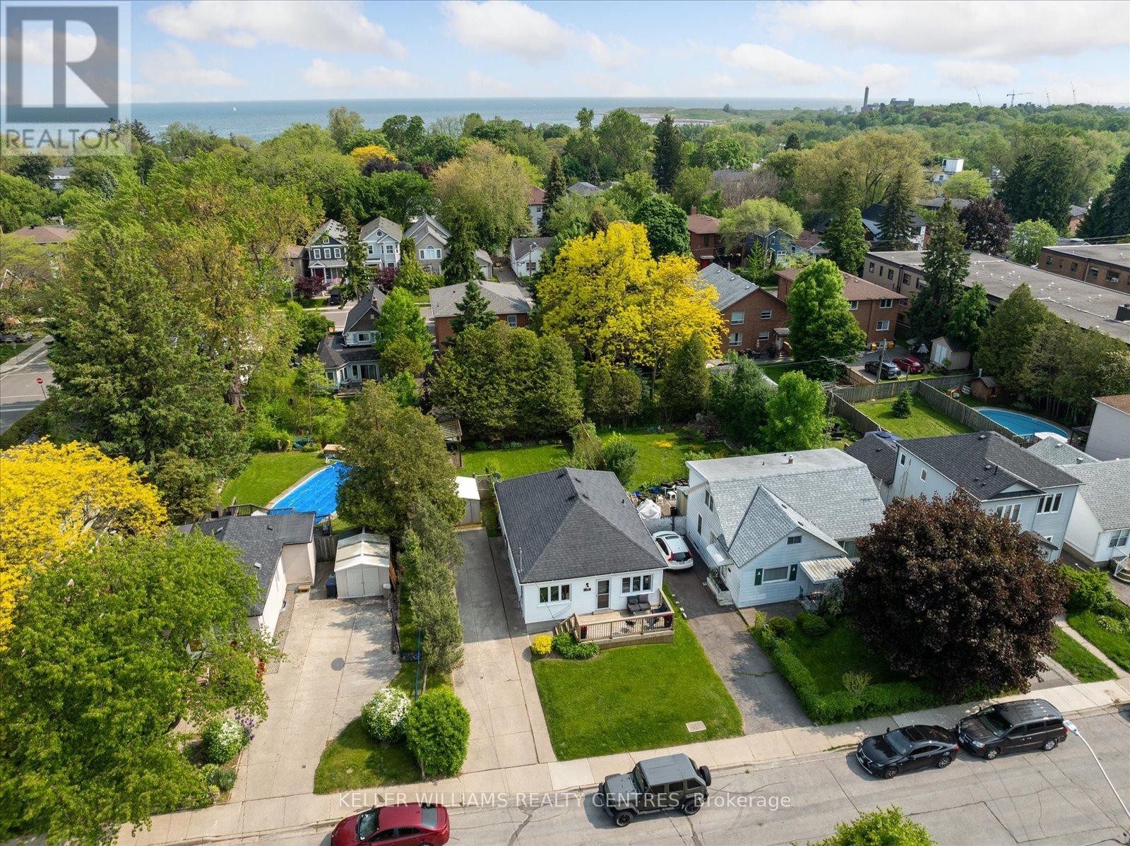 












13 VILLA ROAD

,
Toronto (Long Branch),




Ontario
M8W1M4

