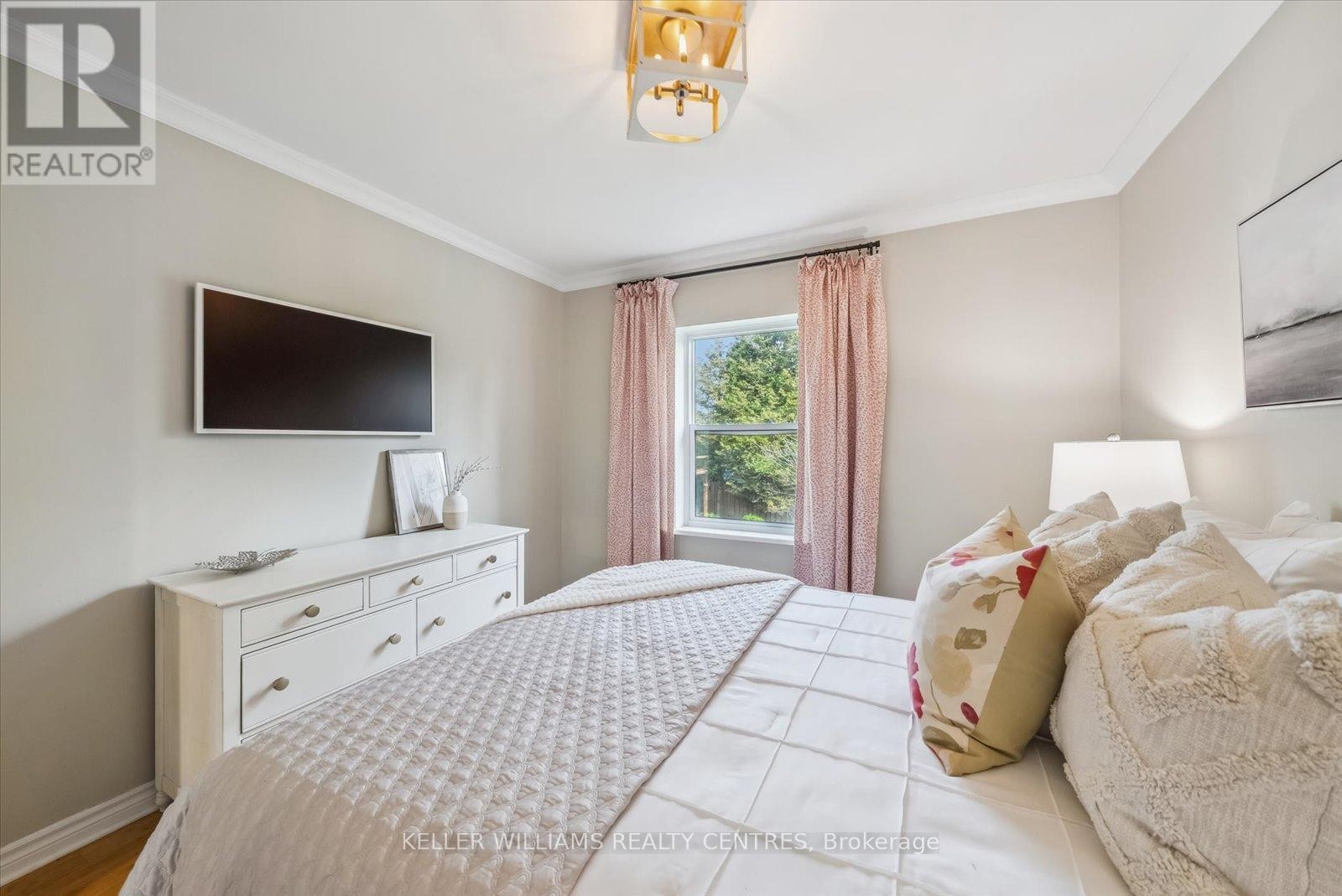 












13 VILLA ROAD

,
Toronto (Long Branch),




Ontario
M8W1M4

