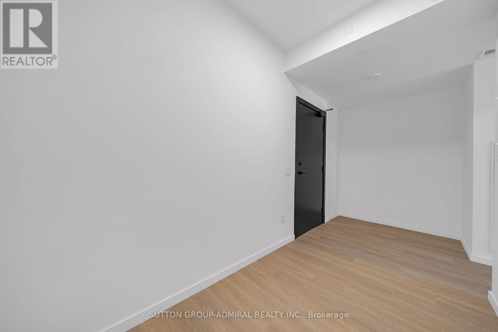 












510 - 689 THE QUEENSWAY

,
Toronto (Stonegate-Queensway),




Ontario
M8Y1L1

