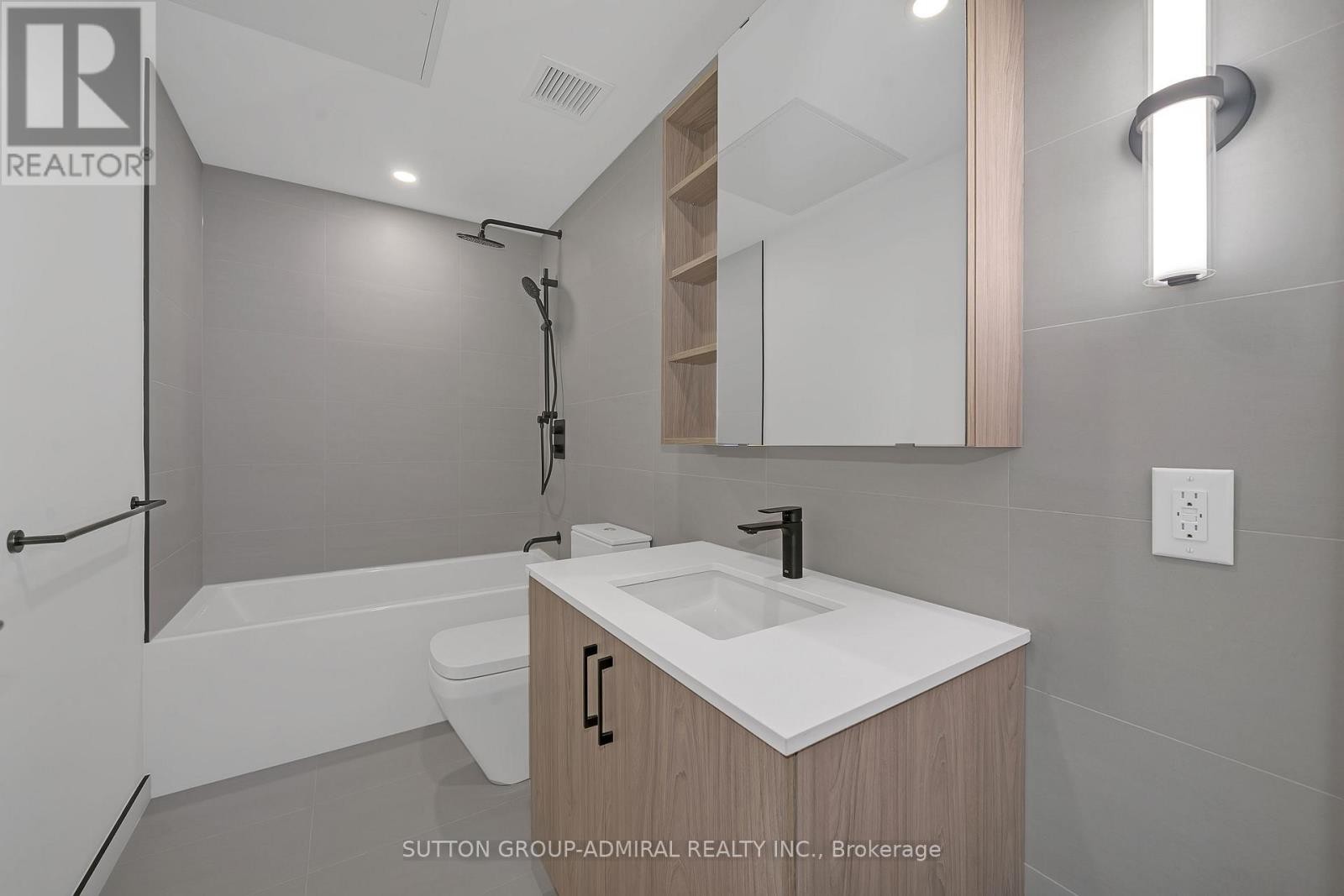 












510 - 689 THE QUEENSWAY

,
Toronto (Stonegate-Queensway),




Ontario
M8Y1L1

