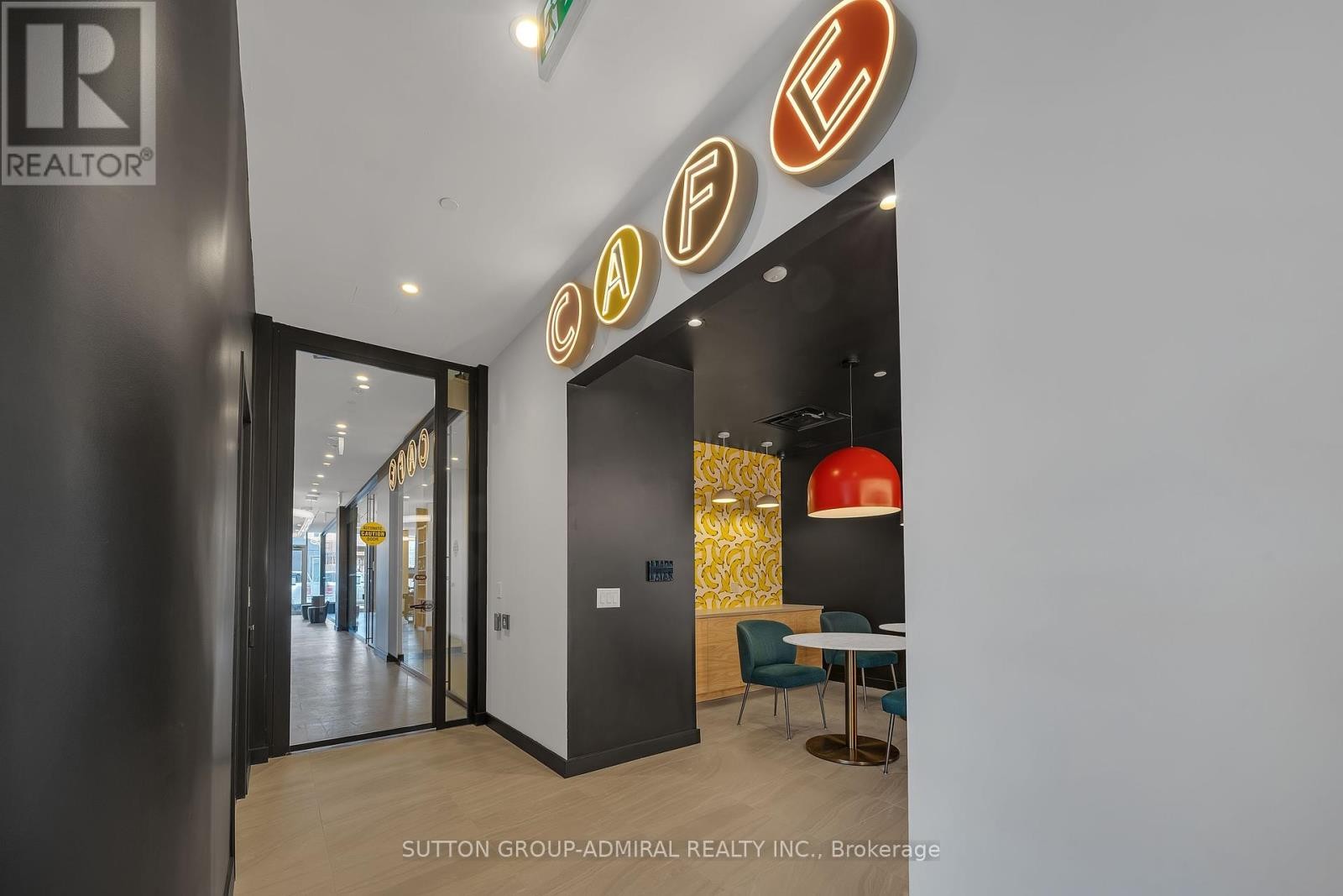 












510 - 689 THE QUEENSWAY

,
Toronto (Stonegate-Queensway),




Ontario
M8Y1L1

