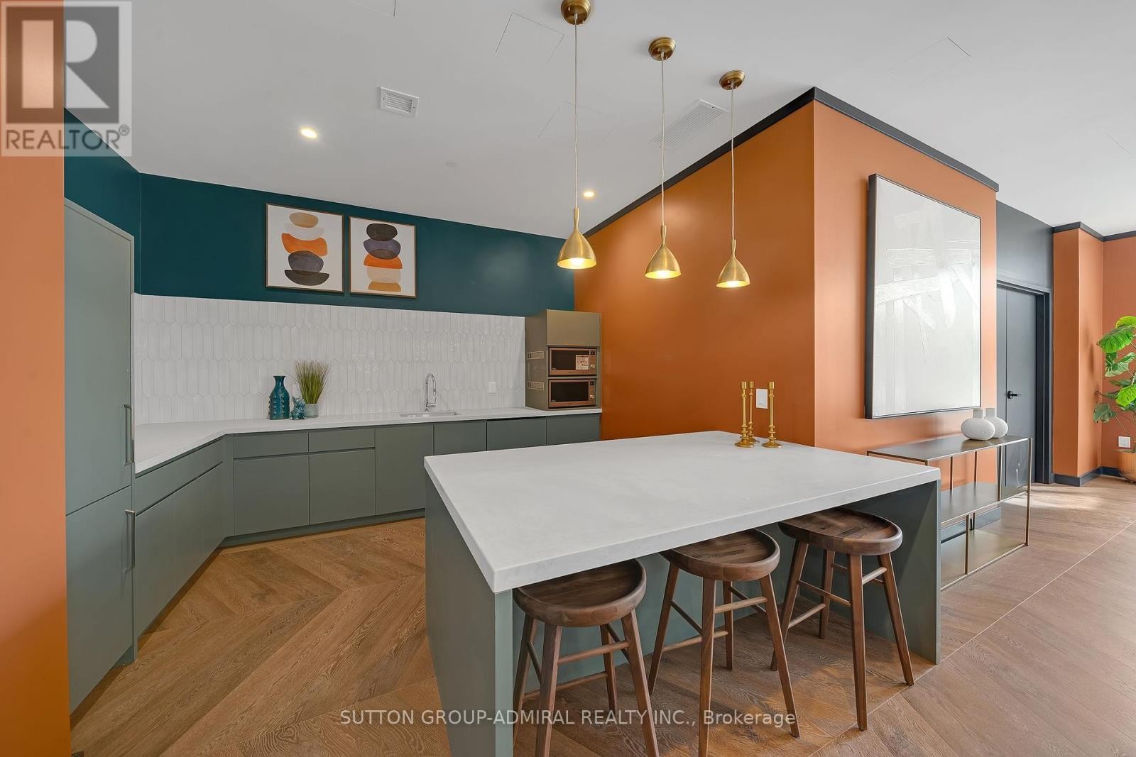 












510 - 689 THE QUEENSWAY

,
Toronto (Stonegate-Queensway),




Ontario
M8Y1L1

