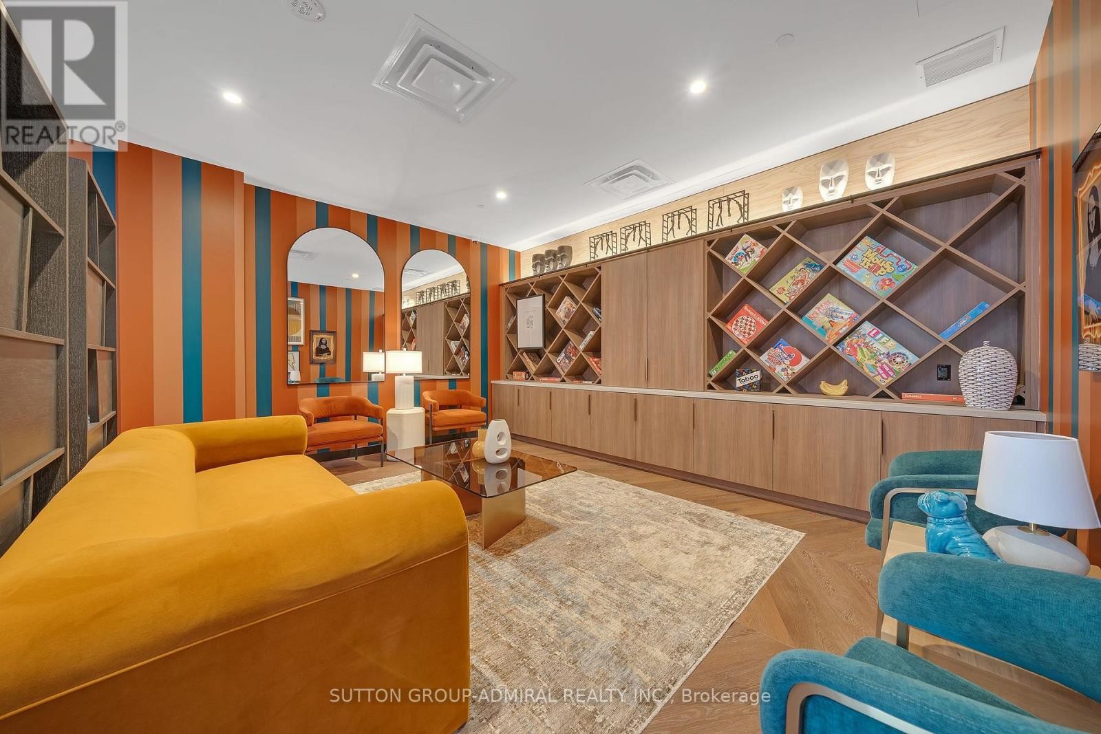 












510 - 689 THE QUEENSWAY

,
Toronto (Stonegate-Queensway),




Ontario
M8Y1L1

