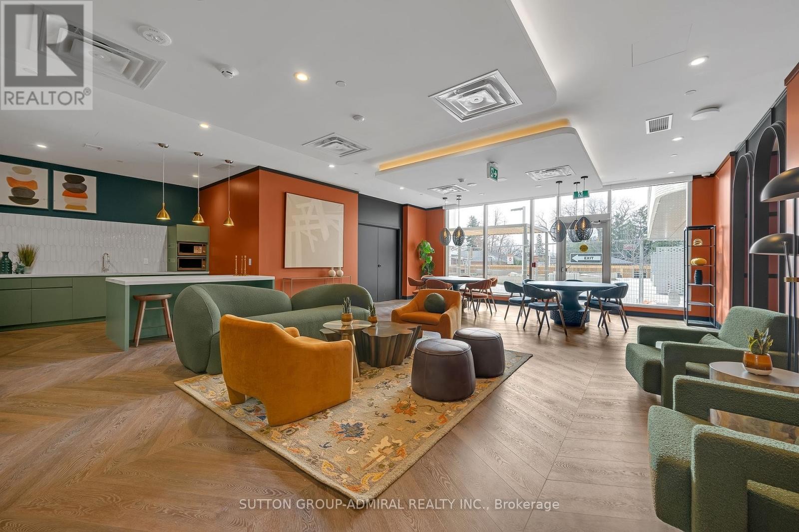 












510 - 689 THE QUEENSWAY

,
Toronto (Stonegate-Queensway),




Ontario
M8Y1L1

