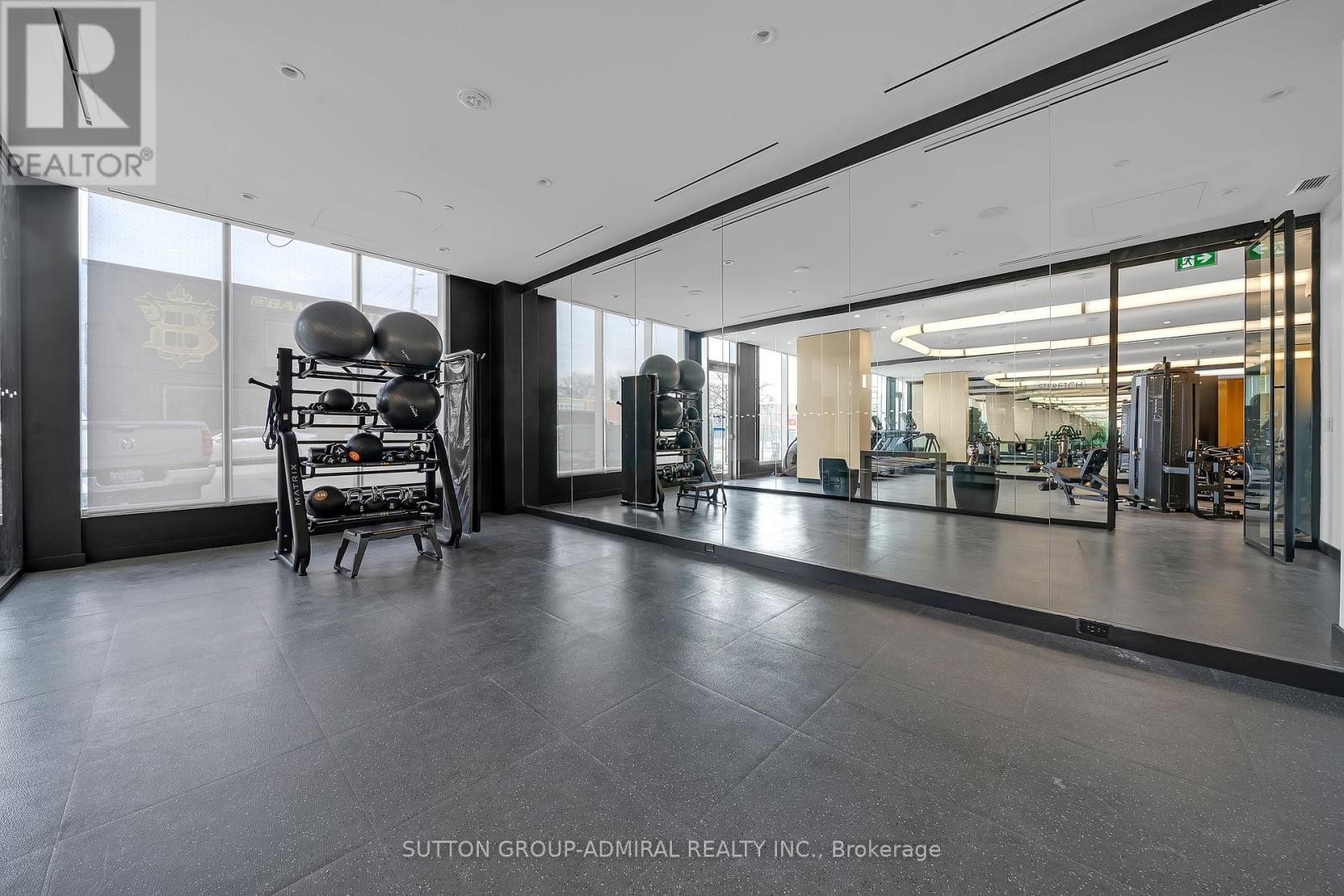 












510 - 689 THE QUEENSWAY

,
Toronto (Stonegate-Queensway),




Ontario
M8Y1L1

