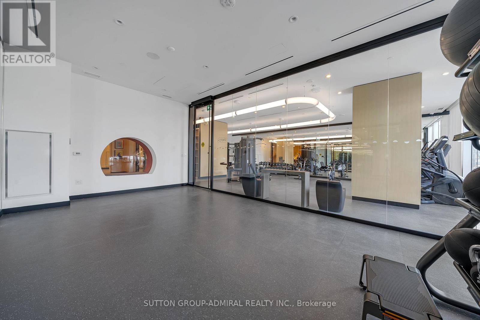 












510 - 689 THE QUEENSWAY

,
Toronto (Stonegate-Queensway),




Ontario
M8Y1L1

