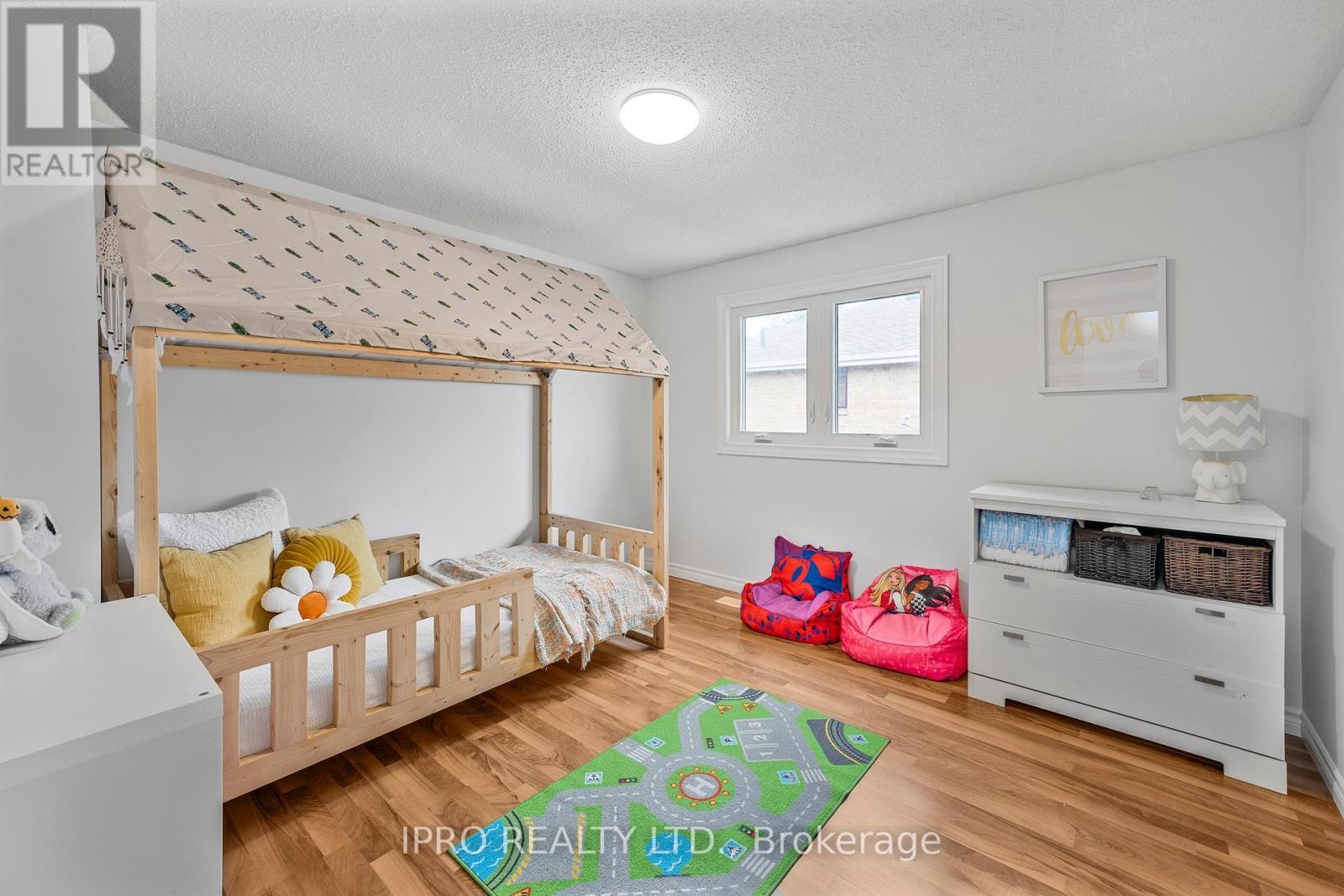 












6811 EDENWOOD DRIVE

,
Mississauga (Meadowvale),




Ontario
L5N3X9

