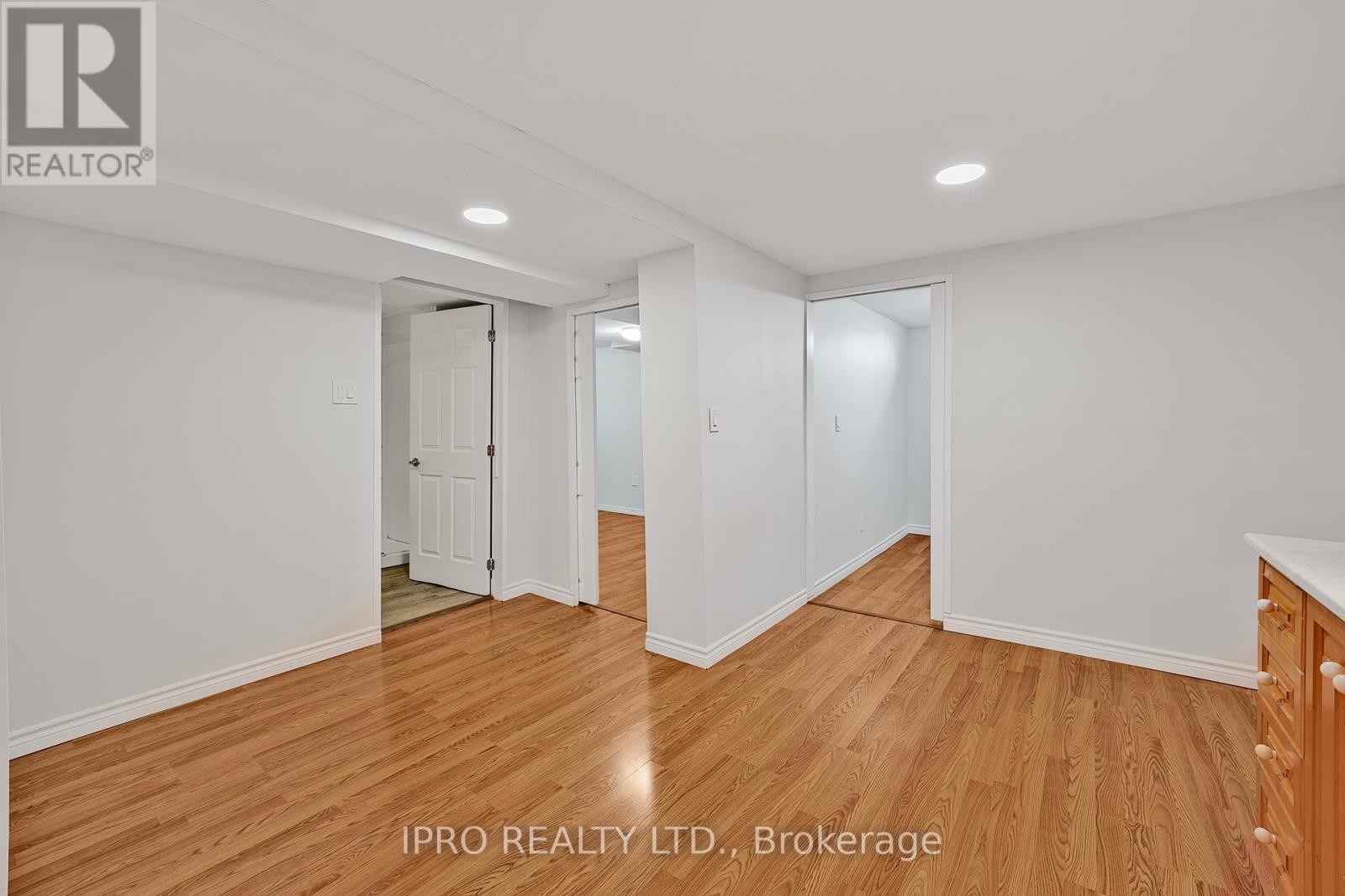 












6811 EDENWOOD DRIVE

,
Mississauga (Meadowvale),




Ontario
L5N3X9

