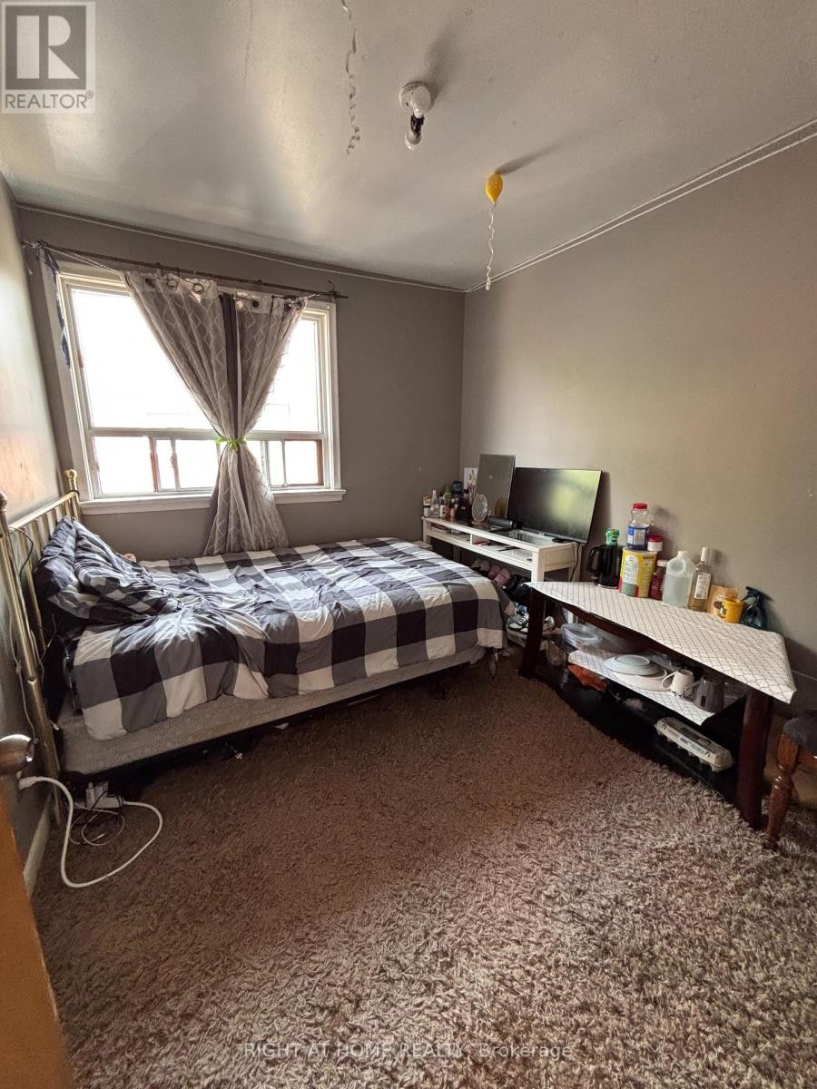 












8-10 THISTLE DOWN BOULEVARD

,
Toronto (Thistletown-Beaumonde Heights),




Ontario
M9V1H8

