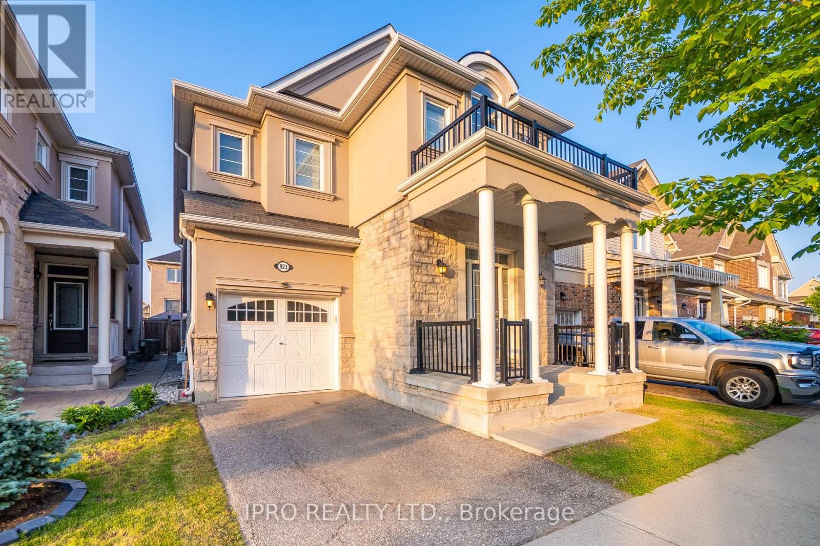 












923 PENSON CRESCENT

,
Milton (CO Coates),




Ontario
L9T8Z7

