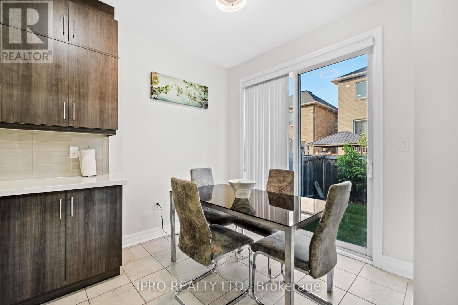 












923 PENSON CRESCENT

,
Milton (CO Coates),




Ontario
L9T8Z7

