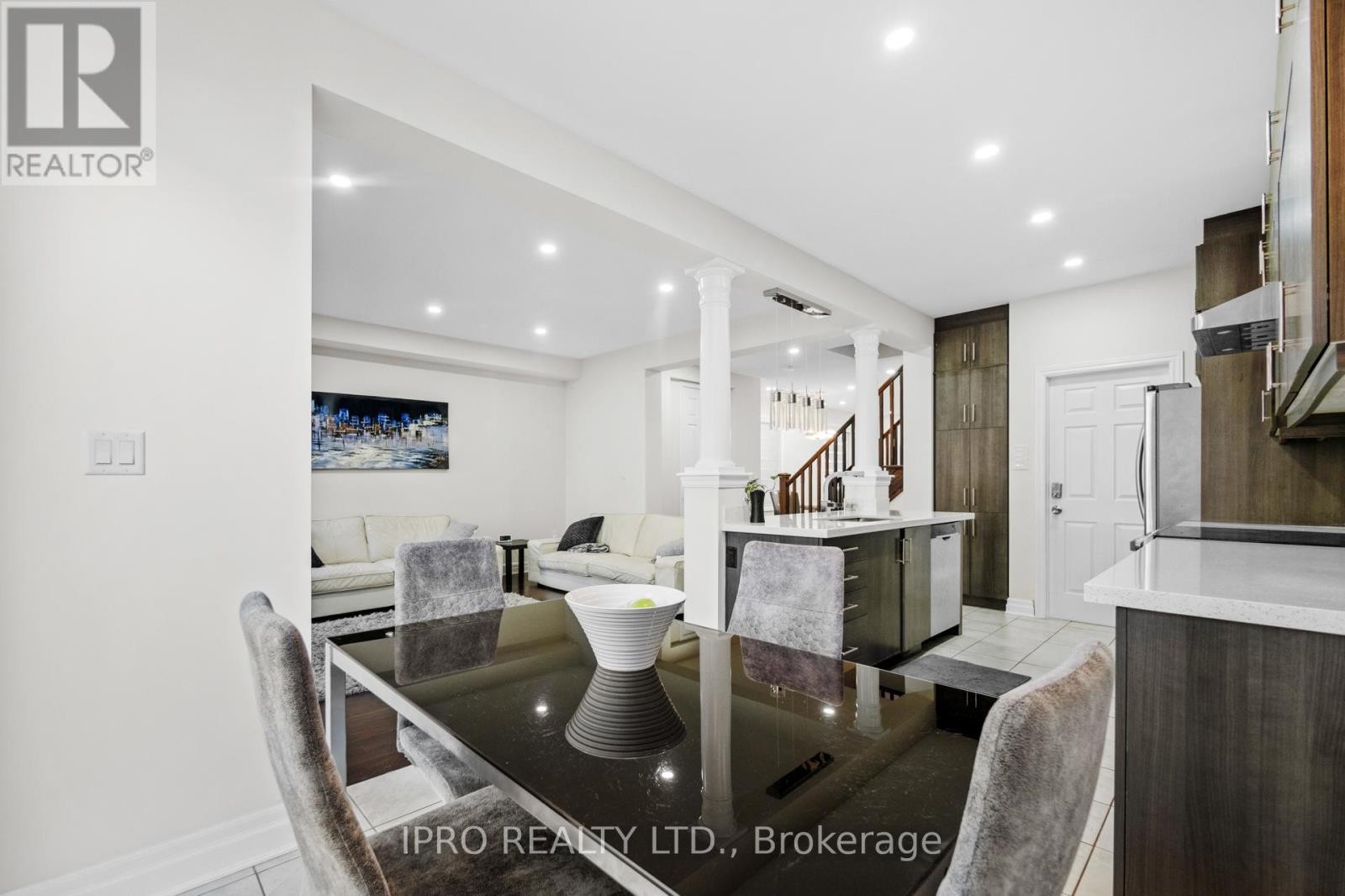 












923 PENSON CRESCENT

,
Milton (CO Coates),




Ontario
L9T8Z7

