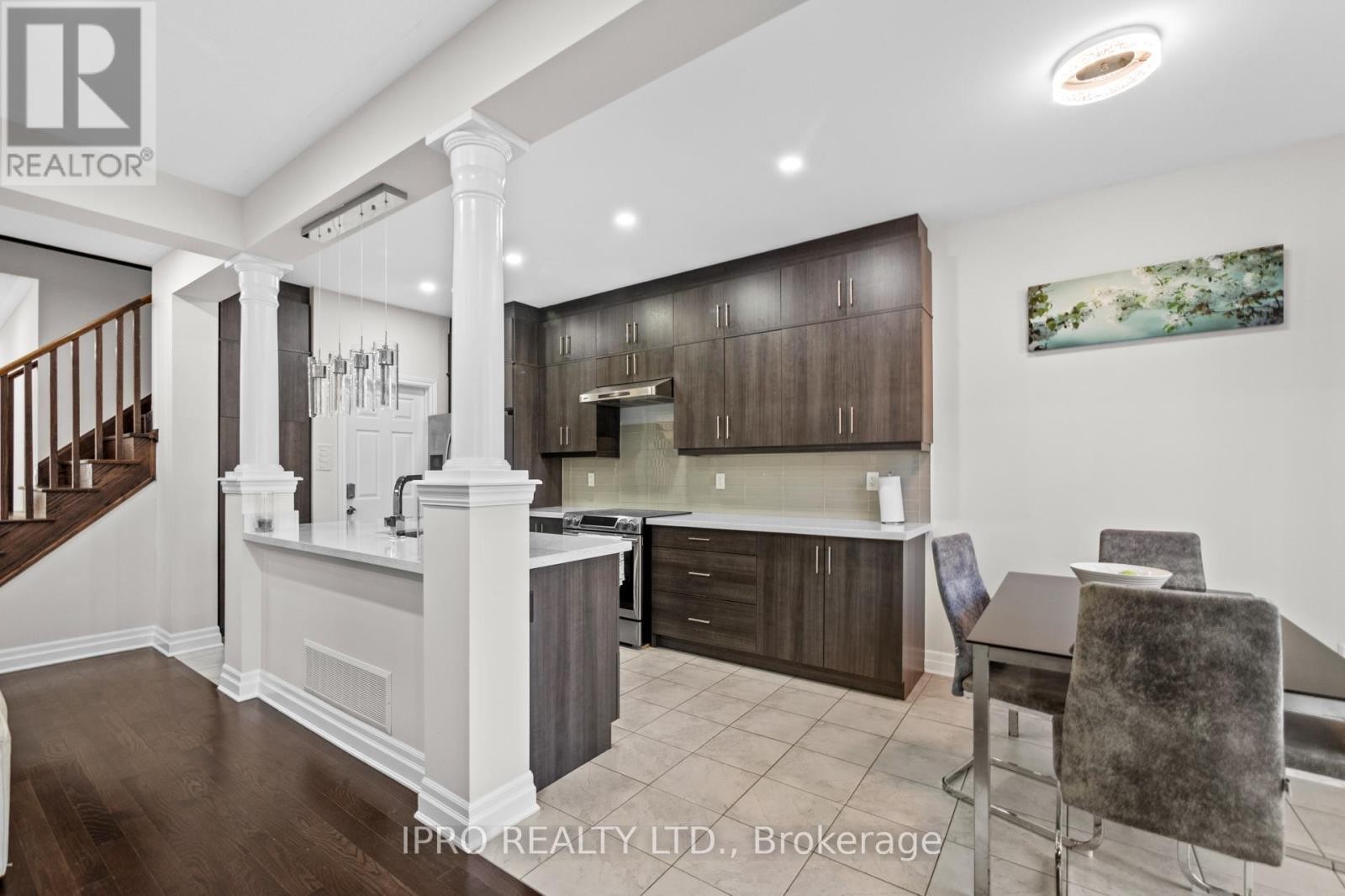 












923 PENSON CRESCENT

,
Milton (CO Coates),




Ontario
L9T8Z7

