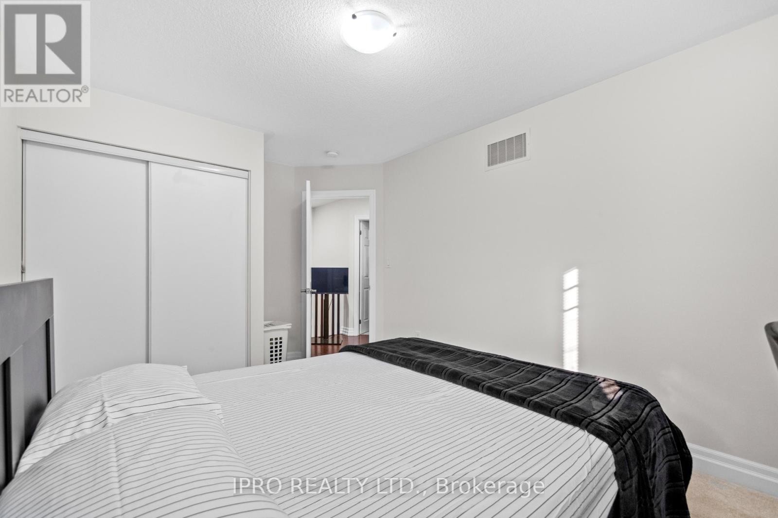 












923 PENSON CRESCENT

,
Milton (CO Coates),




Ontario
L9T8Z7

