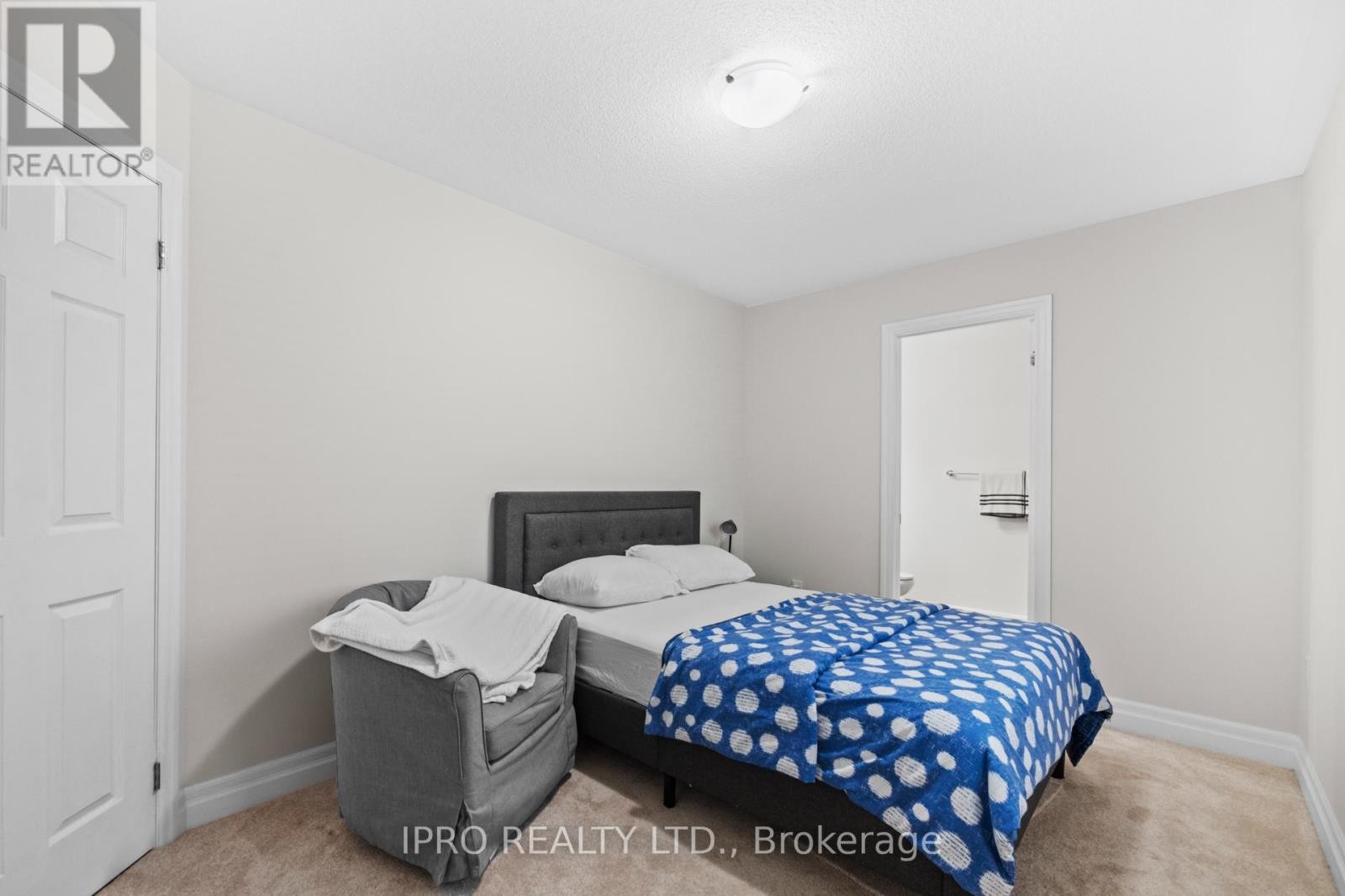 












923 PENSON CRESCENT

,
Milton (CO Coates),




Ontario
L9T8Z7

