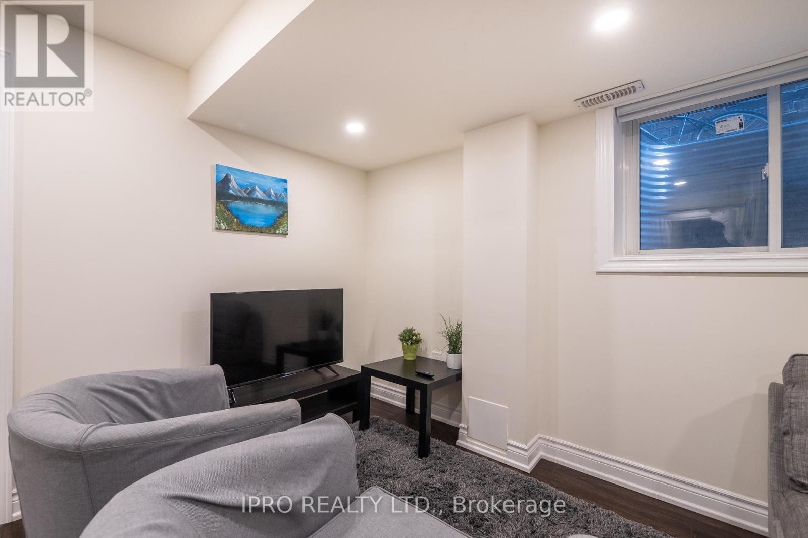 












923 PENSON CRESCENT

,
Milton (CO Coates),




Ontario
L9T8Z7

