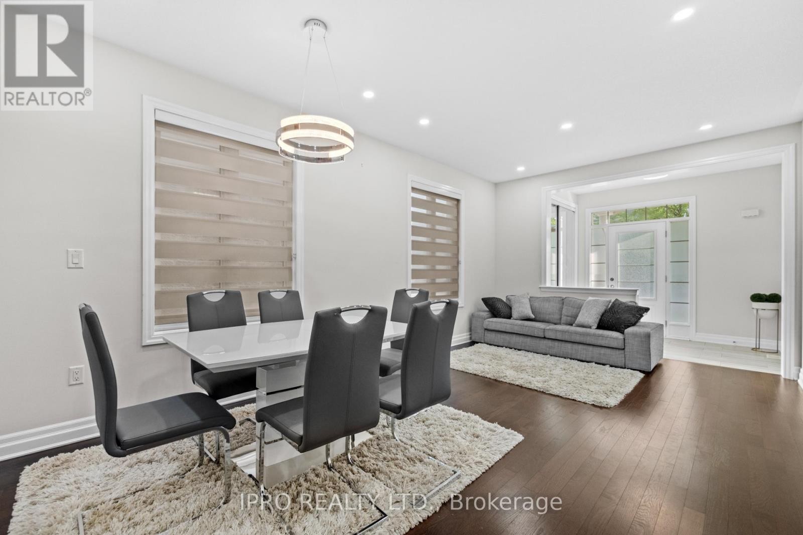 












923 PENSON CRESCENT

,
Milton (CO Coates),




Ontario
L9T8Z7


