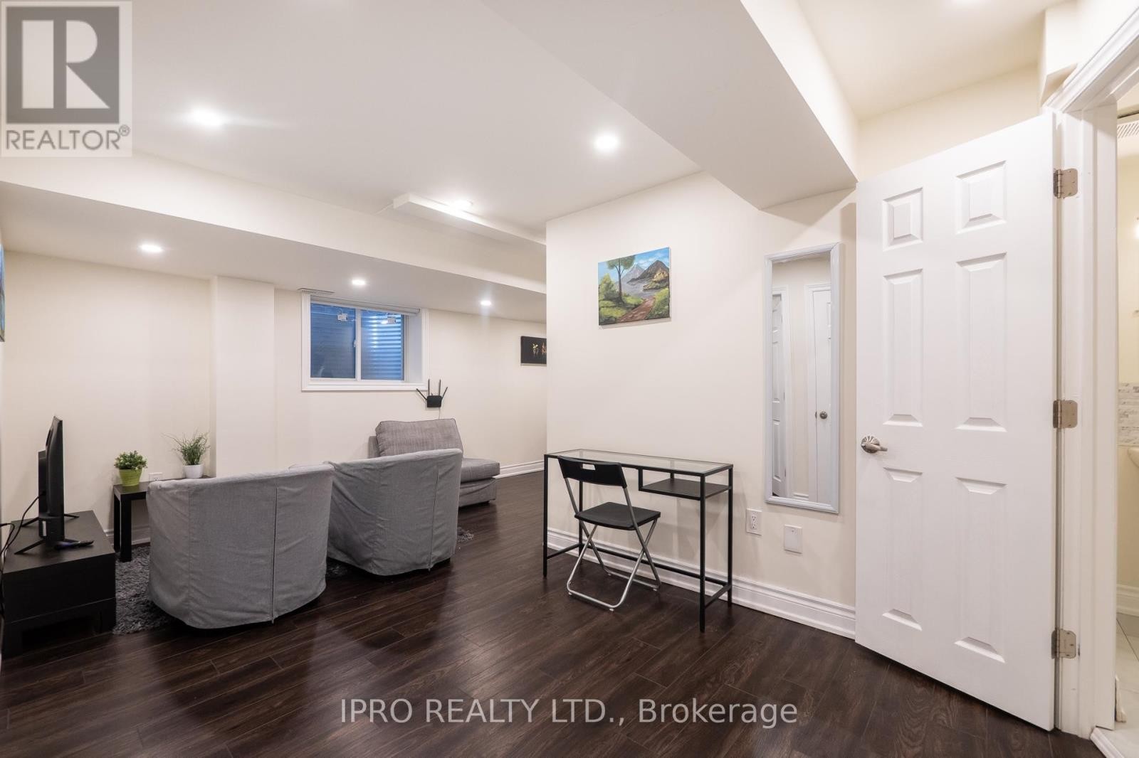 












923 PENSON CRESCENT

,
Milton (CO Coates),




Ontario
L9T8Z7

