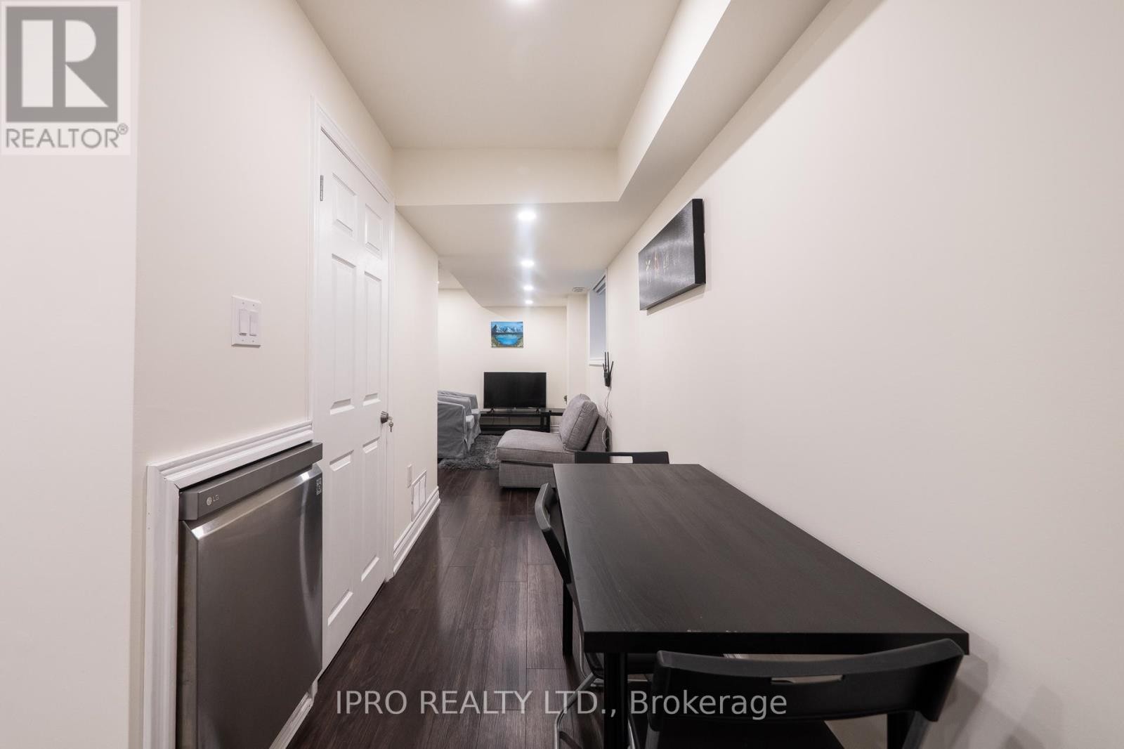 












923 PENSON CRESCENT

,
Milton (CO Coates),




Ontario
L9T8Z7


