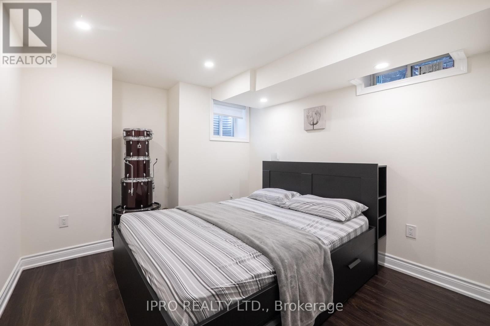 












923 PENSON CRESCENT

,
Milton (CO Coates),




Ontario
L9T8Z7

