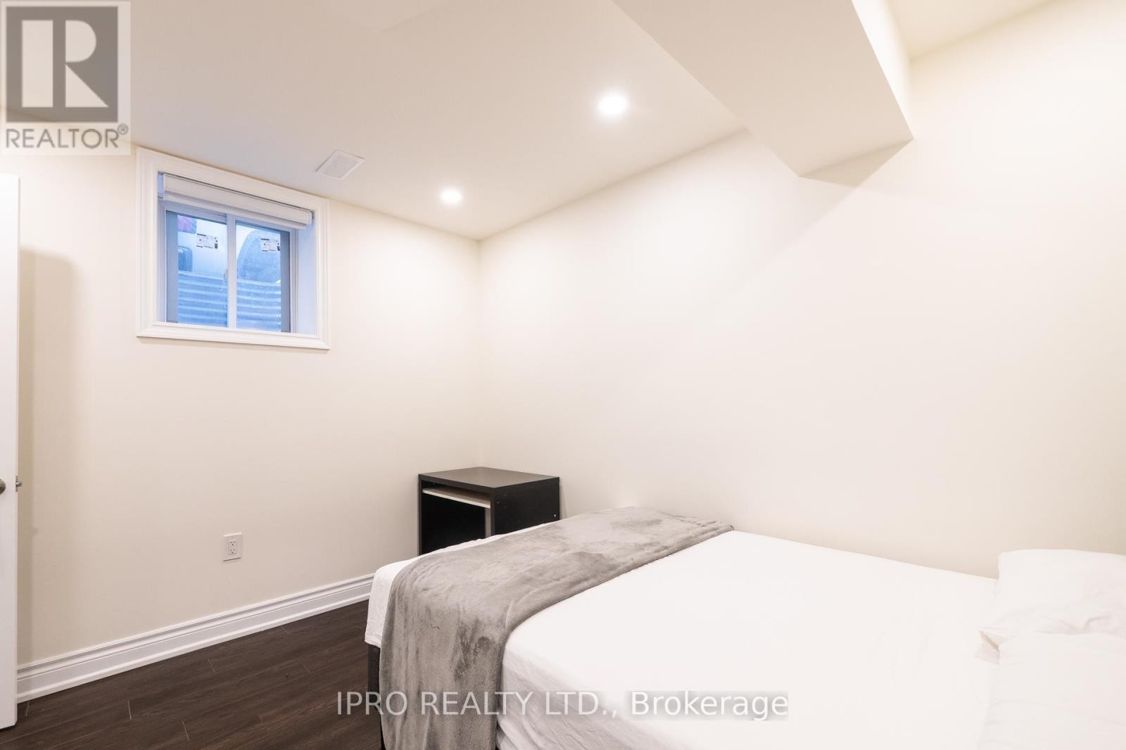 












923 PENSON CRESCENT

,
Milton (CO Coates),




Ontario
L9T8Z7

