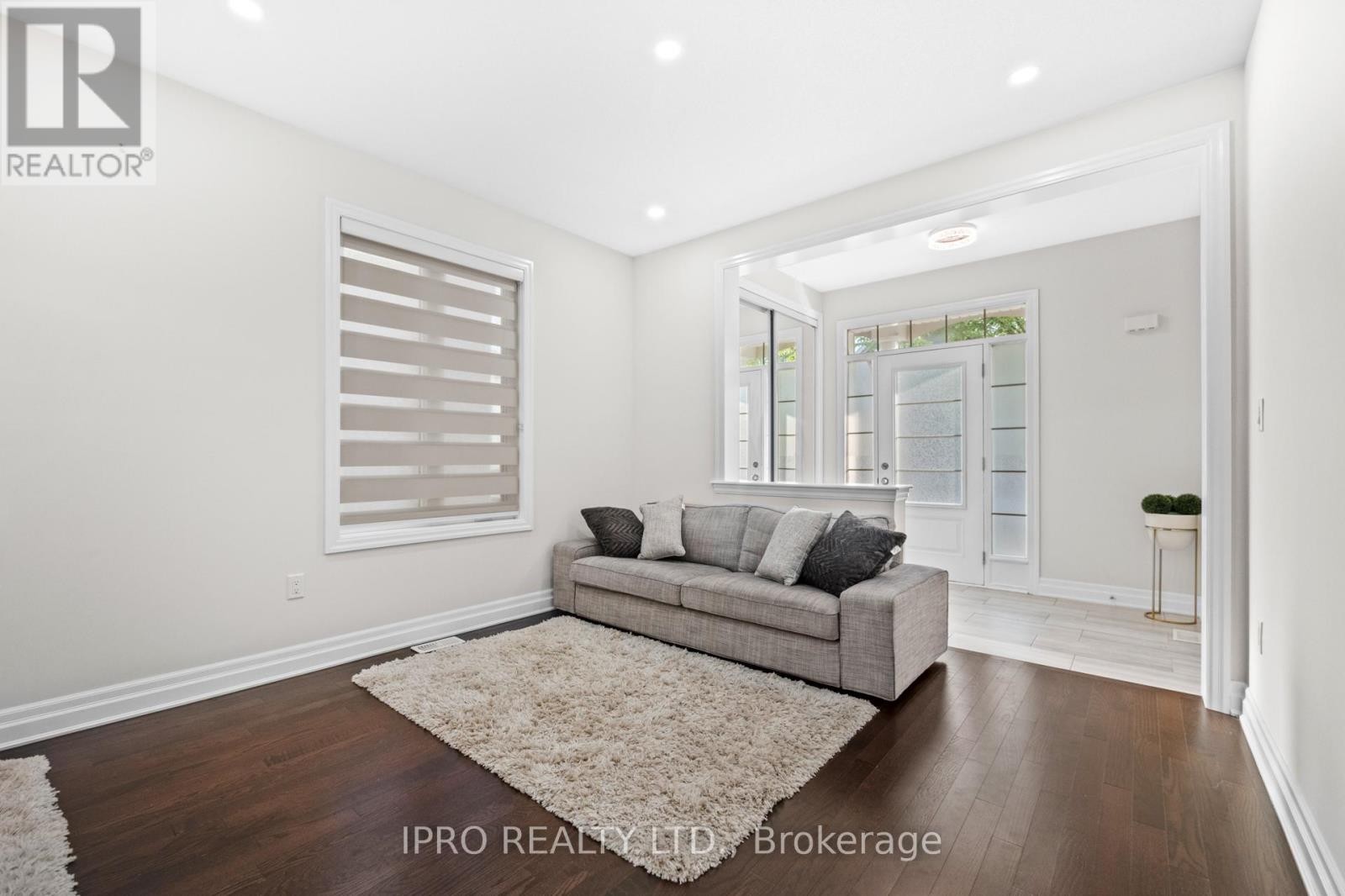 












923 PENSON CRESCENT

,
Milton (CO Coates),




Ontario
L9T8Z7

