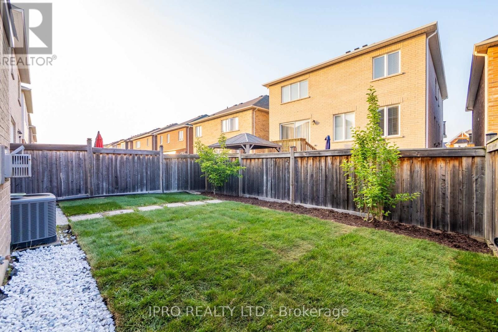 












923 PENSON CRESCENT

,
Milton (CO Coates),




Ontario
L9T8Z7

