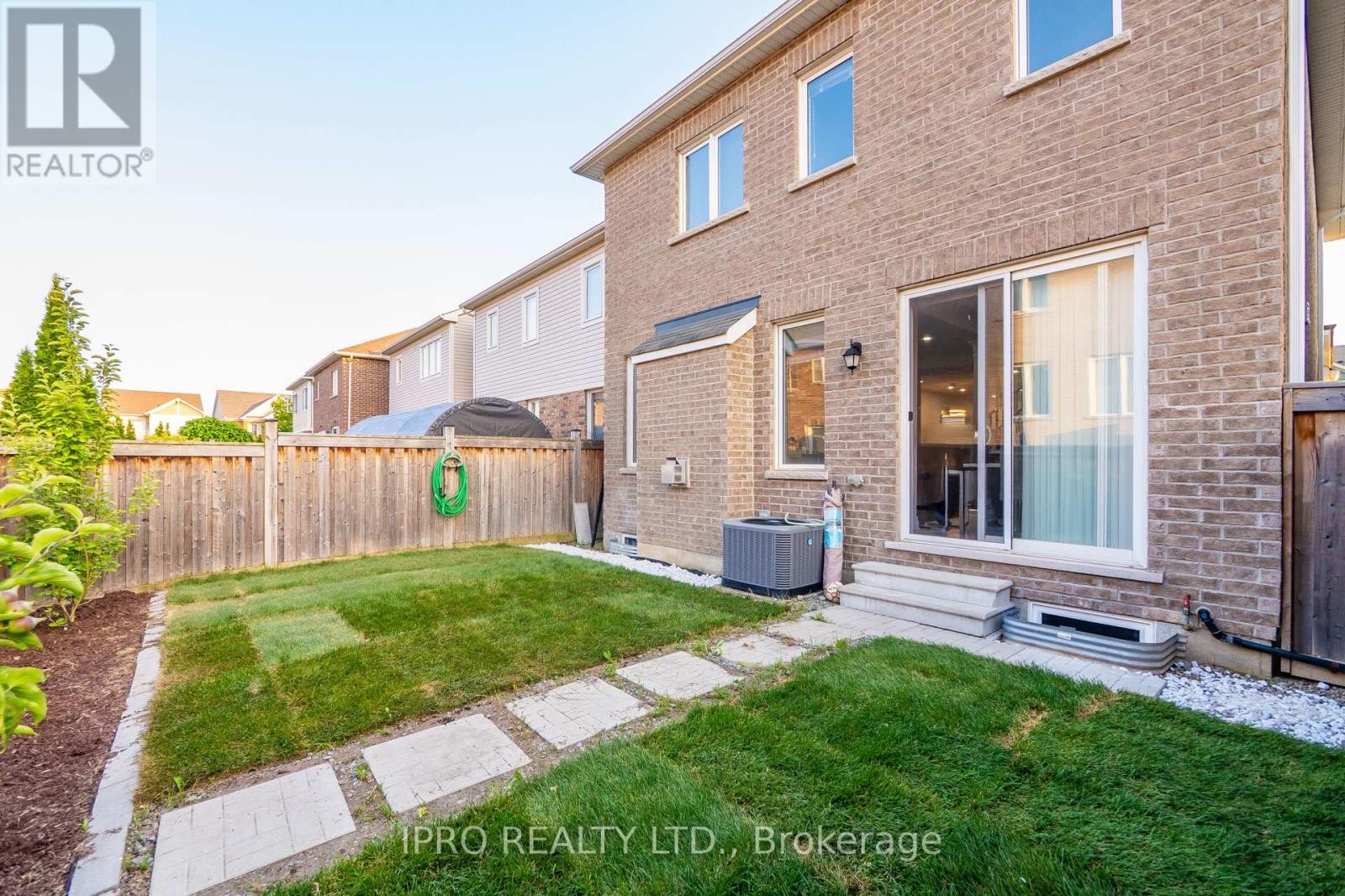 












923 PENSON CRESCENT

,
Milton (CO Coates),




Ontario
L9T8Z7

