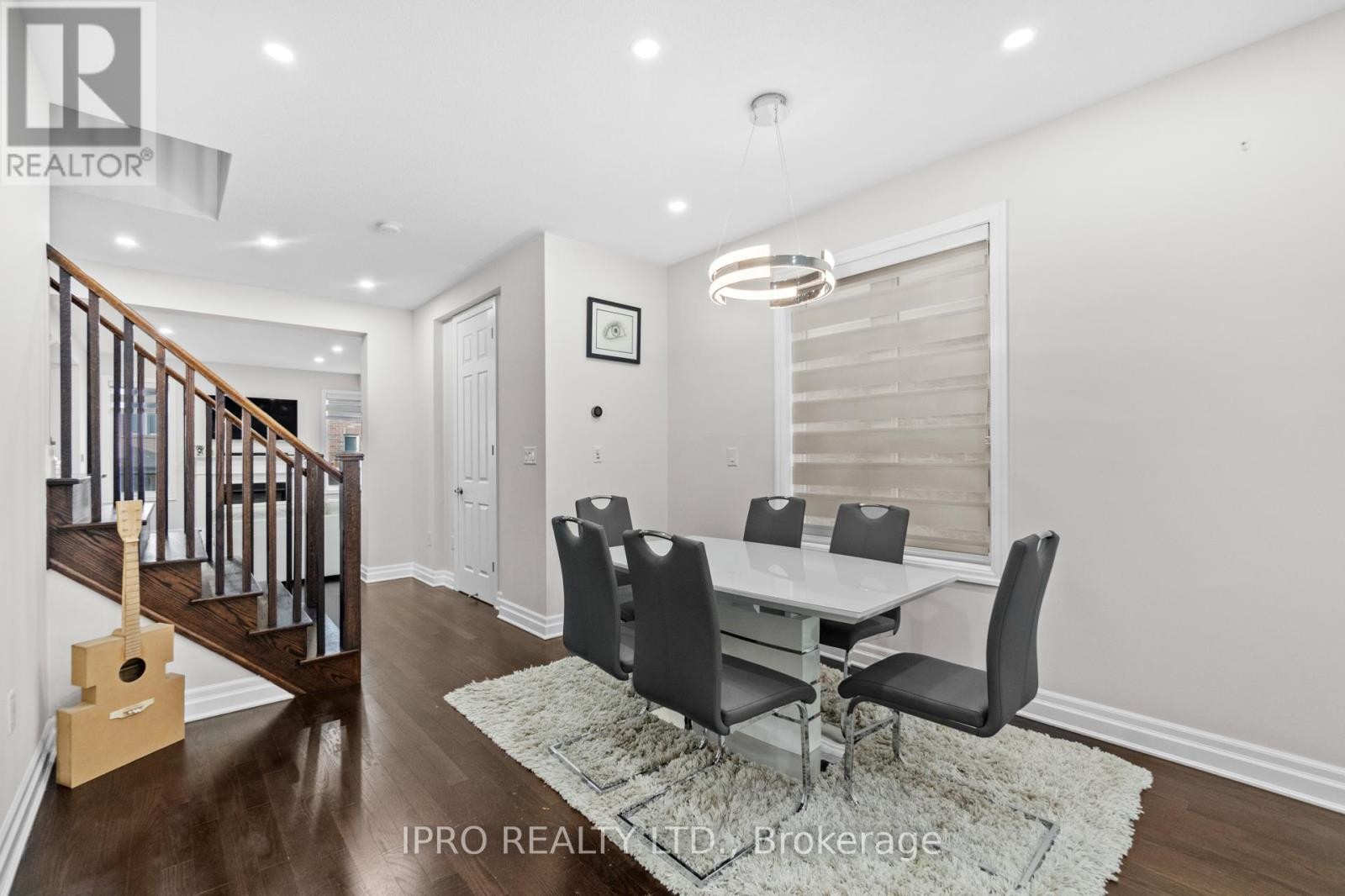 












923 PENSON CRESCENT

,
Milton (CO Coates),




Ontario
L9T8Z7

