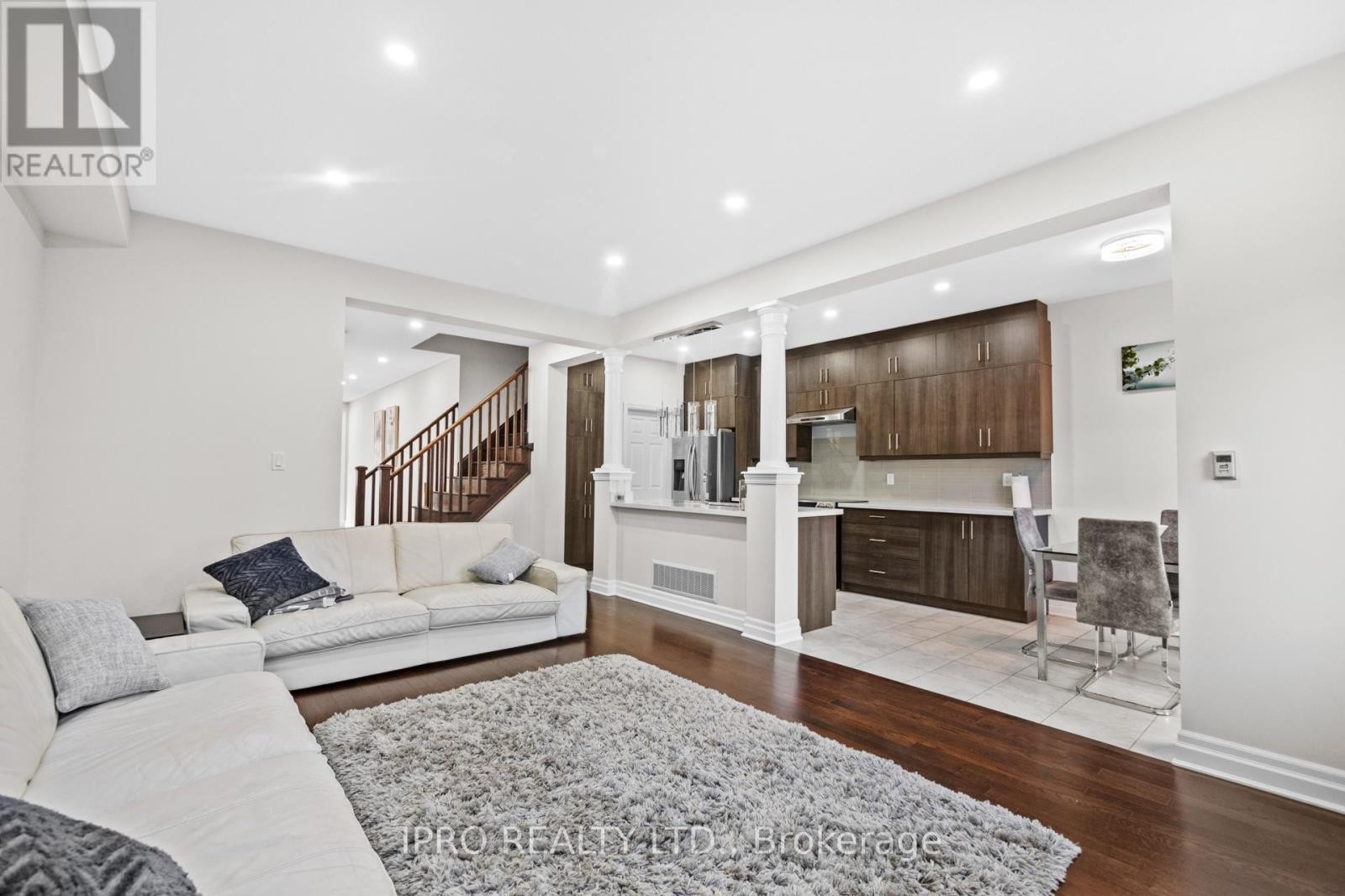 












923 PENSON CRESCENT

,
Milton (CO Coates),




Ontario
L9T8Z7

