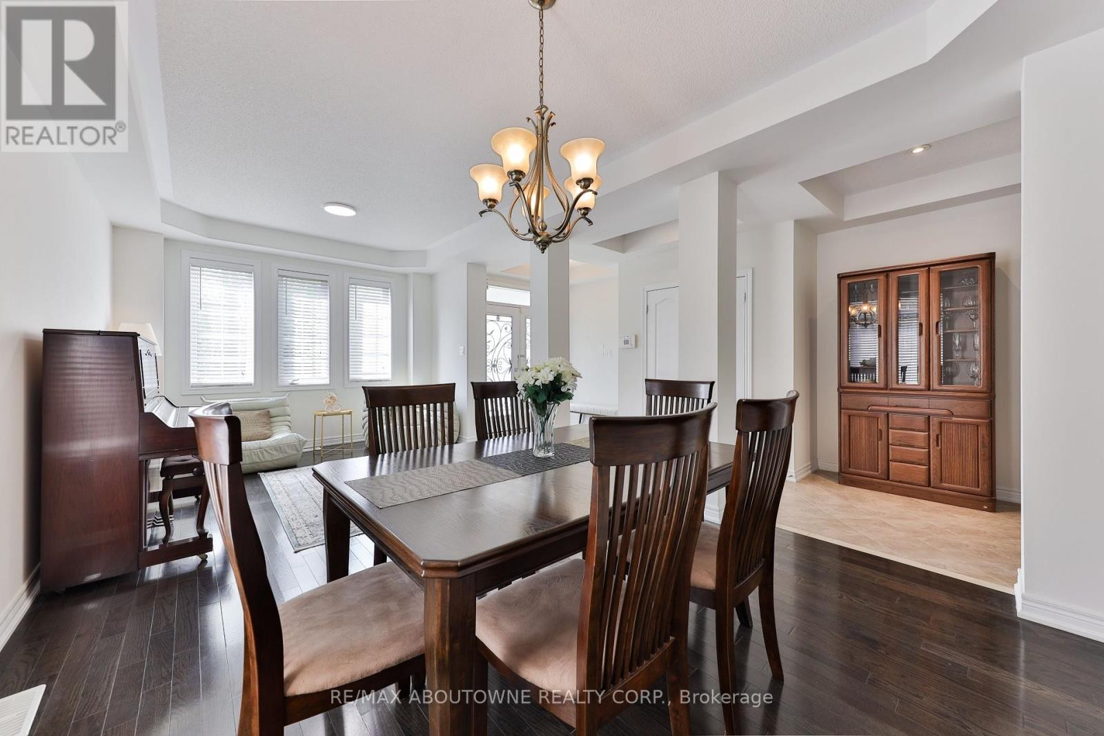 












317 NAUTICAL BOULEVARD

,
Oakville (BR Bronte),




Ontario
L6L0C1

