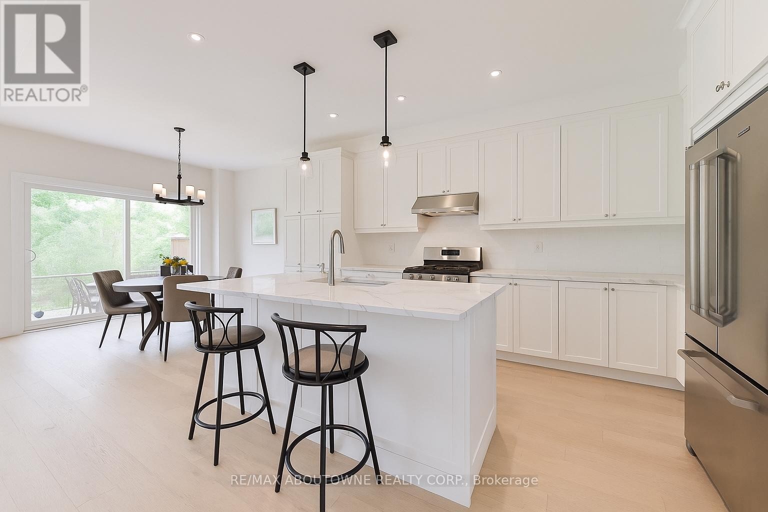 












317 NAUTICAL BOULEVARD

,
Oakville (BR Bronte),




Ontario
L6L0C1

