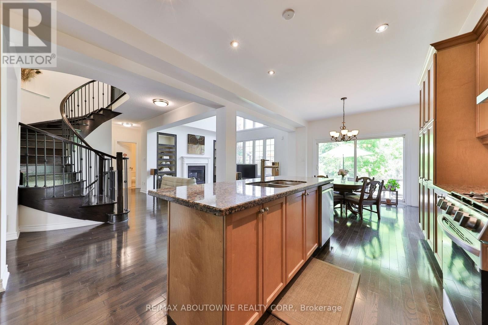 












317 NAUTICAL BOULEVARD

,
Oakville (BR Bronte),




Ontario
L6L0C1

