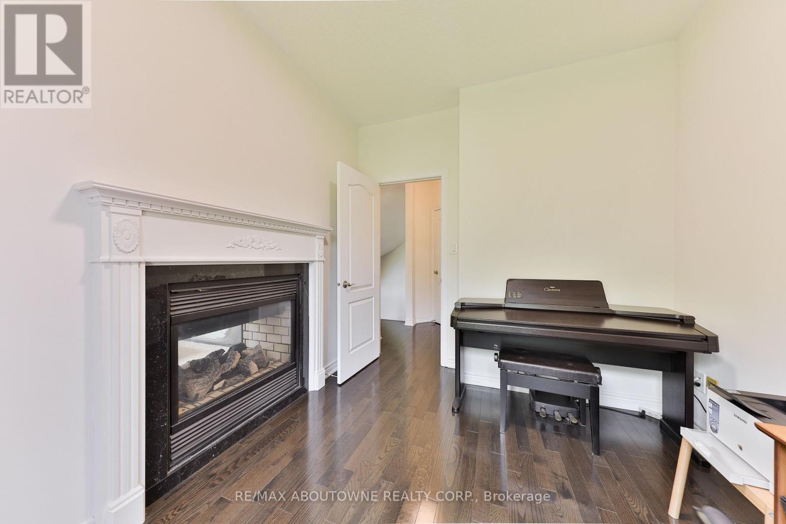 












317 NAUTICAL BOULEVARD

,
Oakville (BR Bronte),




Ontario
L6L0C1

