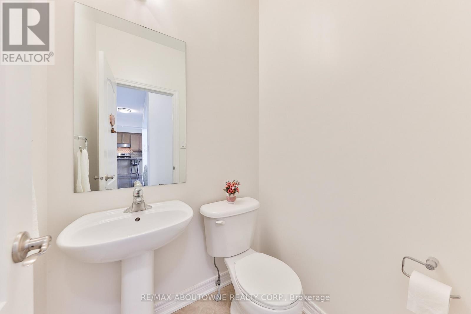 












317 NAUTICAL BOULEVARD

,
Oakville (BR Bronte),




Ontario
L6L0C1

