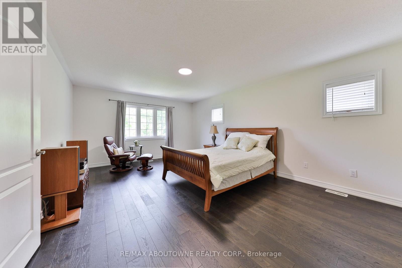 












317 NAUTICAL BOULEVARD

,
Oakville (BR Bronte),




Ontario
L6L0C1

