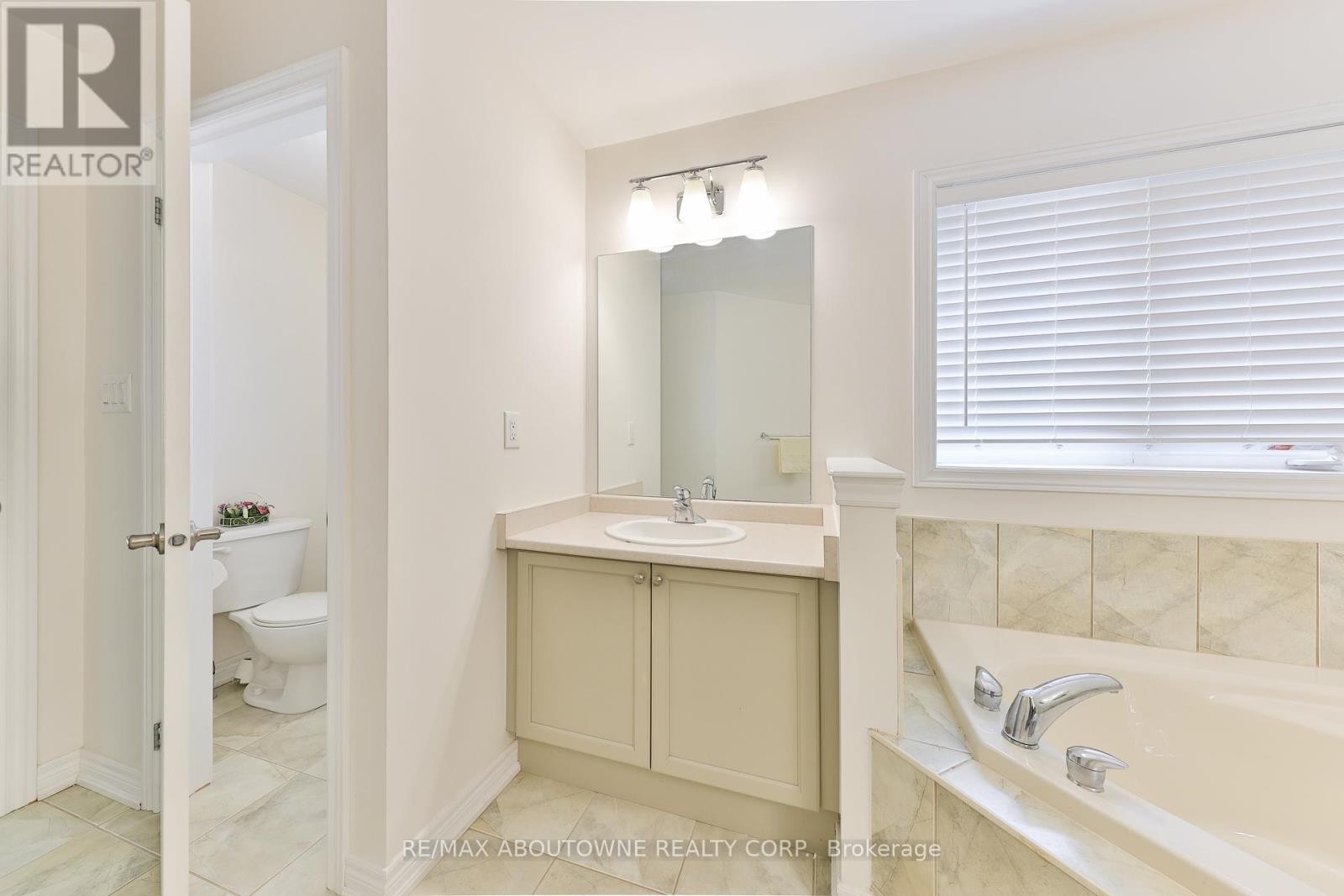 












317 NAUTICAL BOULEVARD

,
Oakville (BR Bronte),




Ontario
L6L0C1

