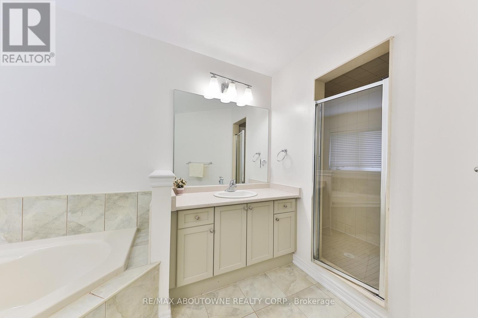 












317 NAUTICAL BOULEVARD

,
Oakville (BR Bronte),




Ontario
L6L0C1

