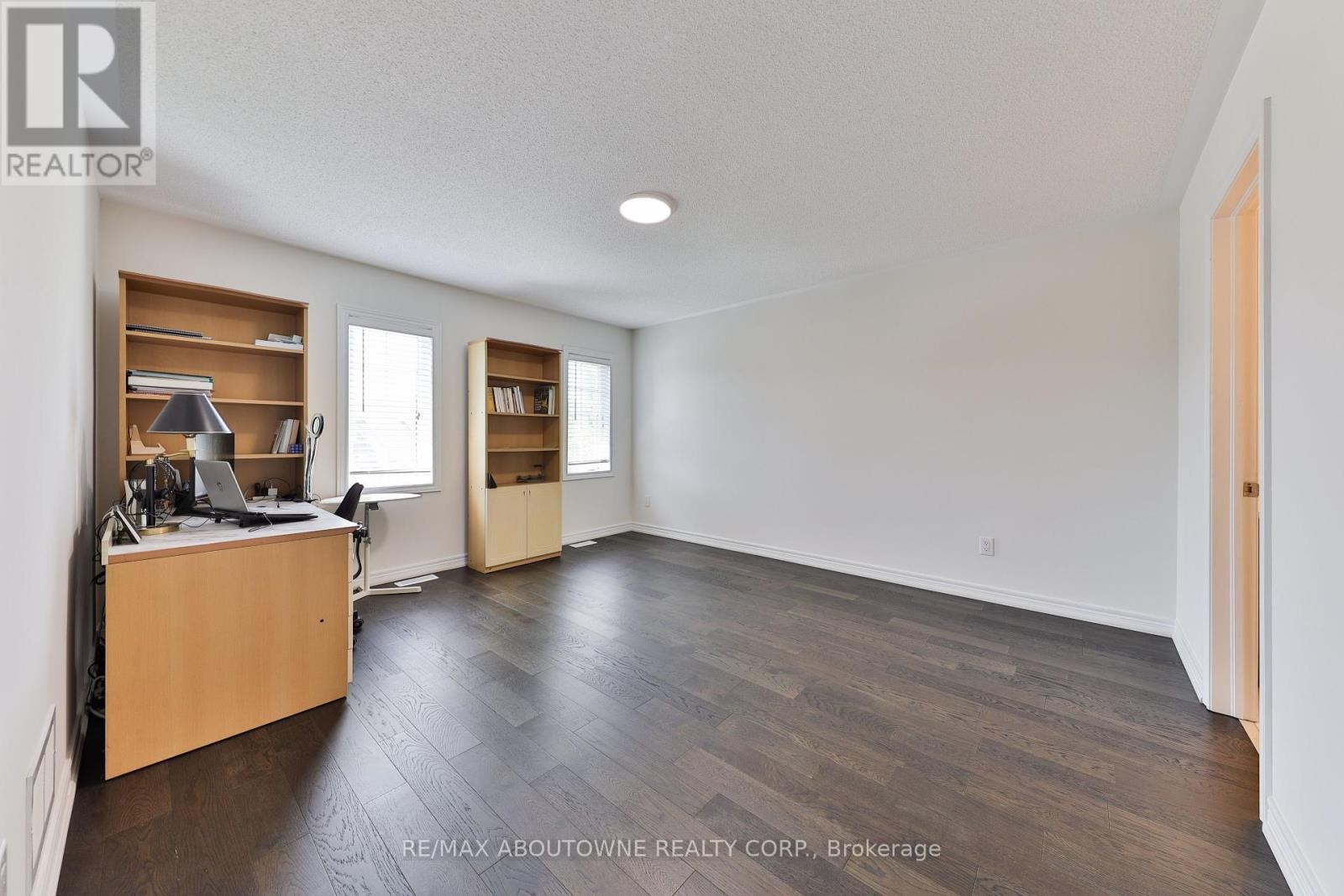 












317 NAUTICAL BOULEVARD

,
Oakville (BR Bronte),




Ontario
L6L0C1

