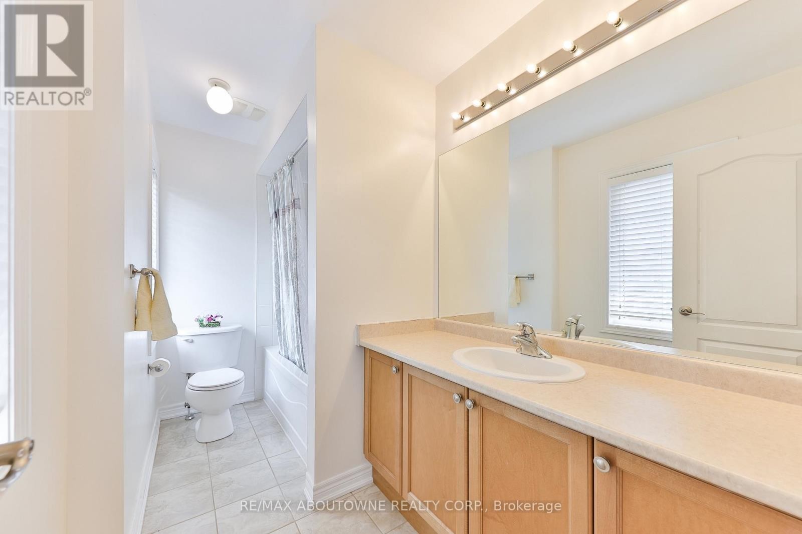 












317 NAUTICAL BOULEVARD

,
Oakville (BR Bronte),




Ontario
L6L0C1


