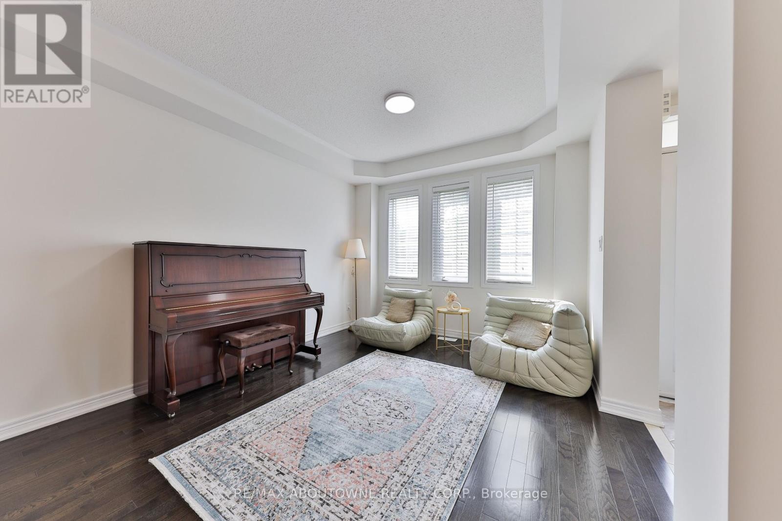 












317 NAUTICAL BOULEVARD

,
Oakville (BR Bronte),




Ontario
L6L0C1

