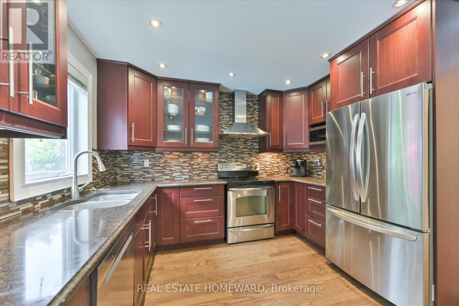 












1221 GRANDVIEW DRIVE

,
Oakville (WC Wedgewood Creek),




Ontario
L6H4Z2


