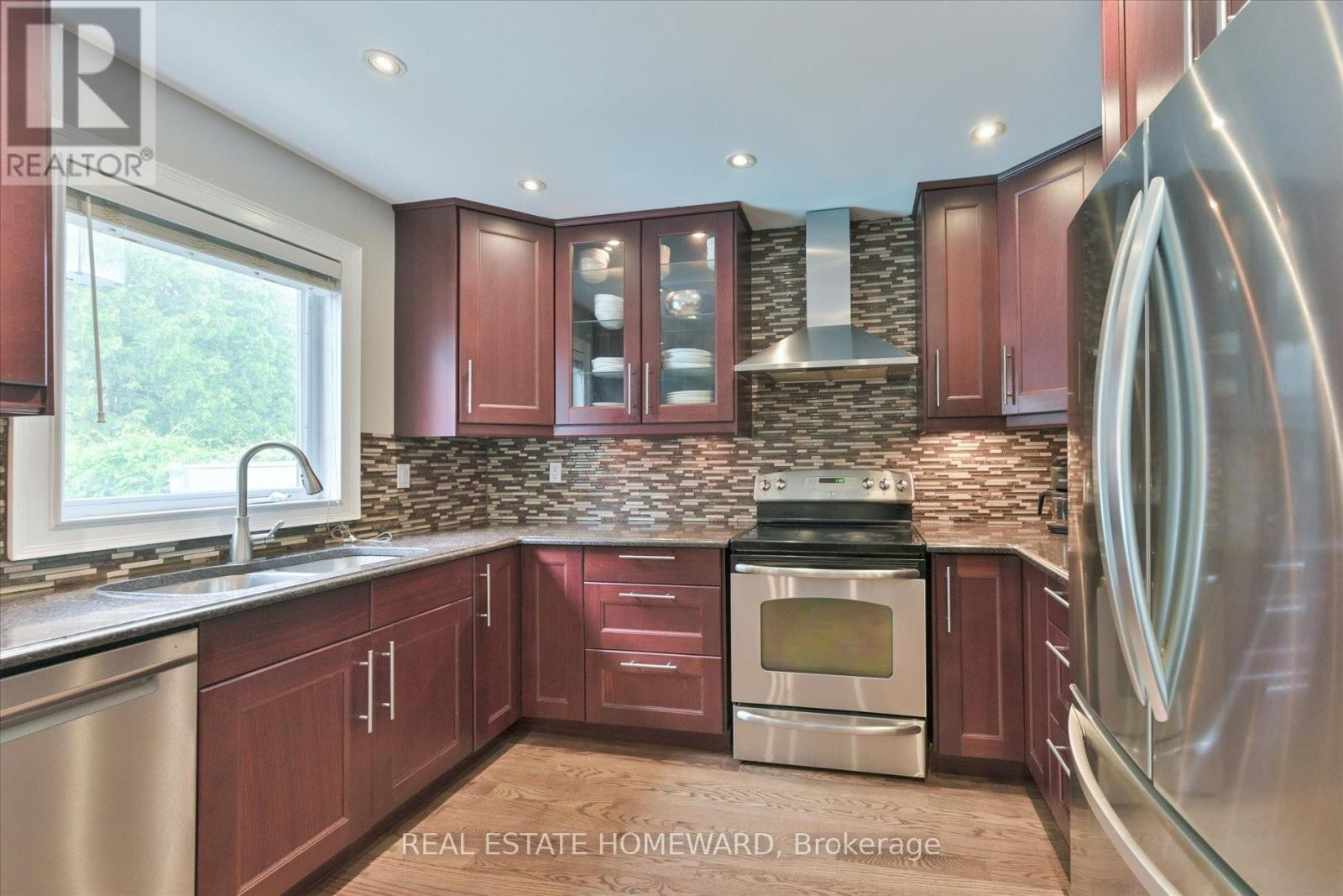 












1221 GRANDVIEW DRIVE

,
Oakville (WC Wedgewood Creek),




Ontario
L6H4Z2

