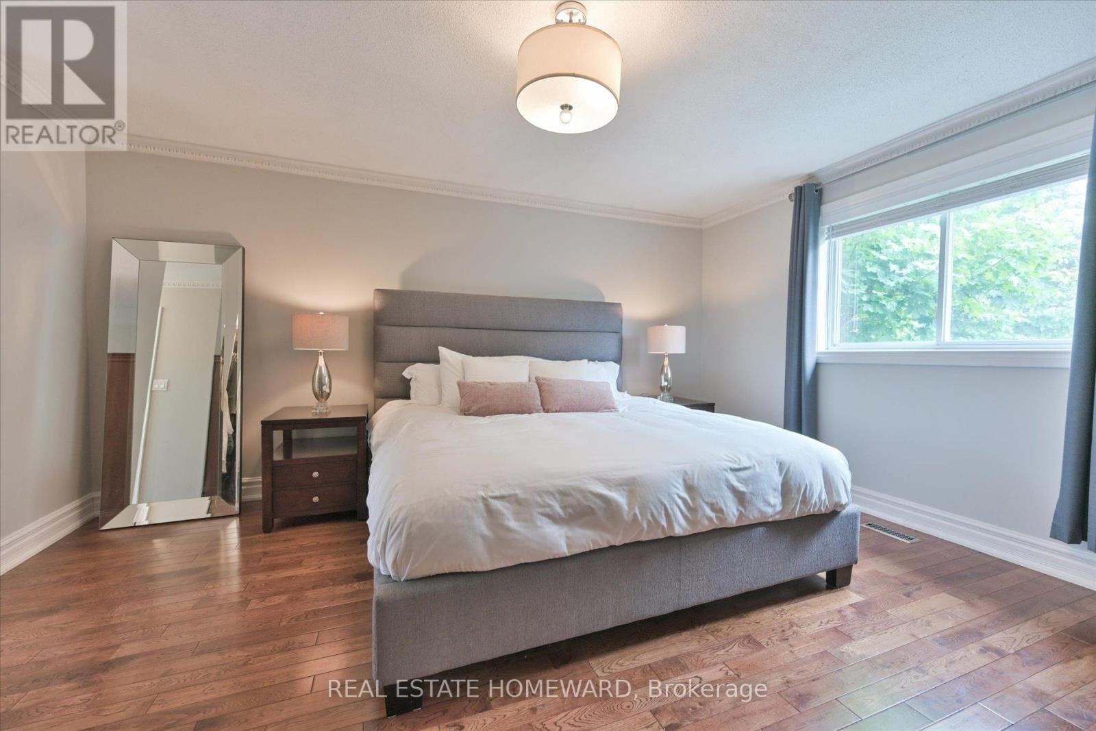 












1221 GRANDVIEW DRIVE

,
Oakville (WC Wedgewood Creek),




Ontario
L6H4Z2

