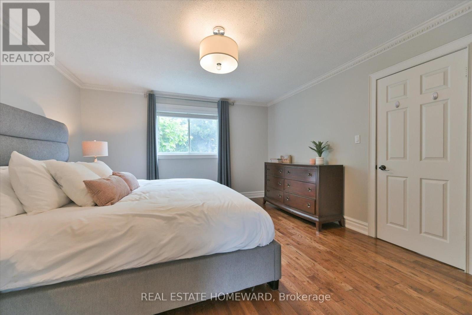 












1221 GRANDVIEW DRIVE

,
Oakville (WC Wedgewood Creek),




Ontario
L6H4Z2

