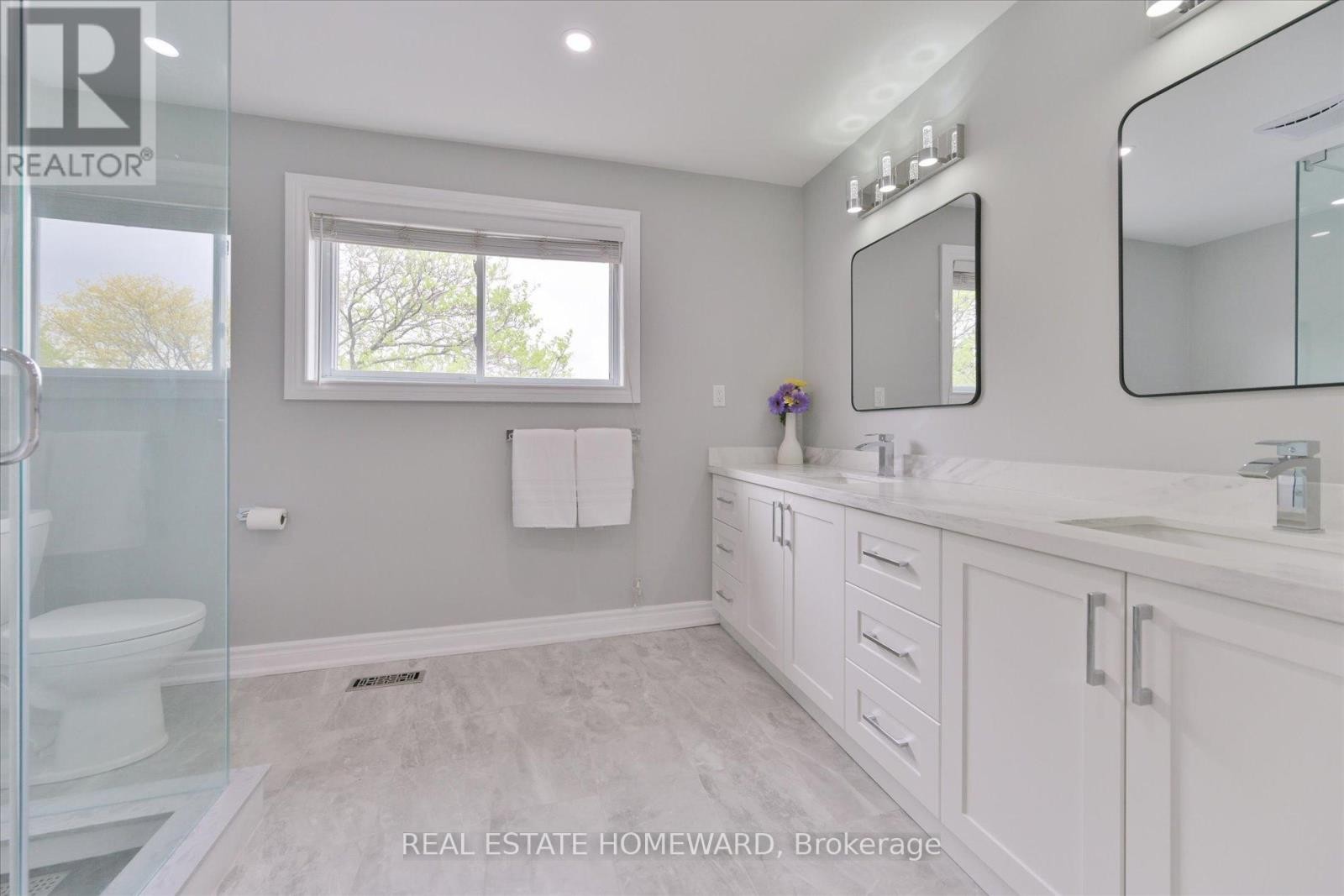 












1221 GRANDVIEW DRIVE

,
Oakville (WC Wedgewood Creek),




Ontario
L6H4Z2

