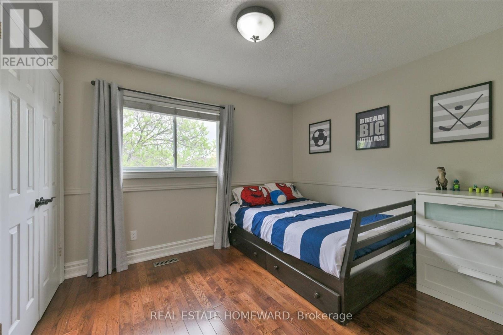 












1221 GRANDVIEW DRIVE

,
Oakville (WC Wedgewood Creek),




Ontario
L6H4Z2


