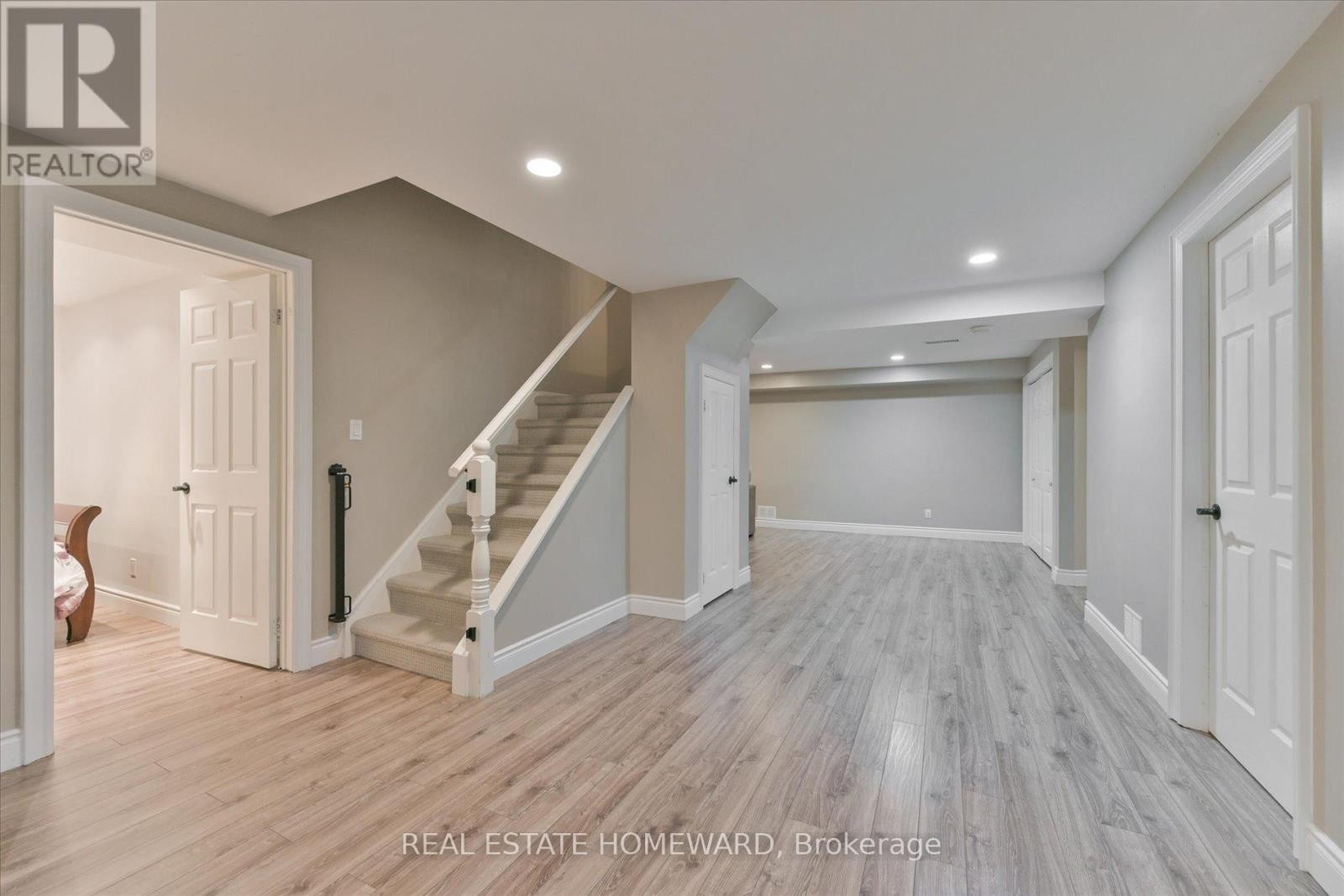 












1221 GRANDVIEW DRIVE

,
Oakville (WC Wedgewood Creek),




Ontario
L6H4Z2

