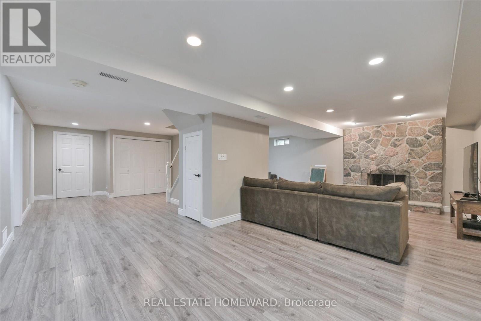 












1221 GRANDVIEW DRIVE

,
Oakville (WC Wedgewood Creek),




Ontario
L6H4Z2

